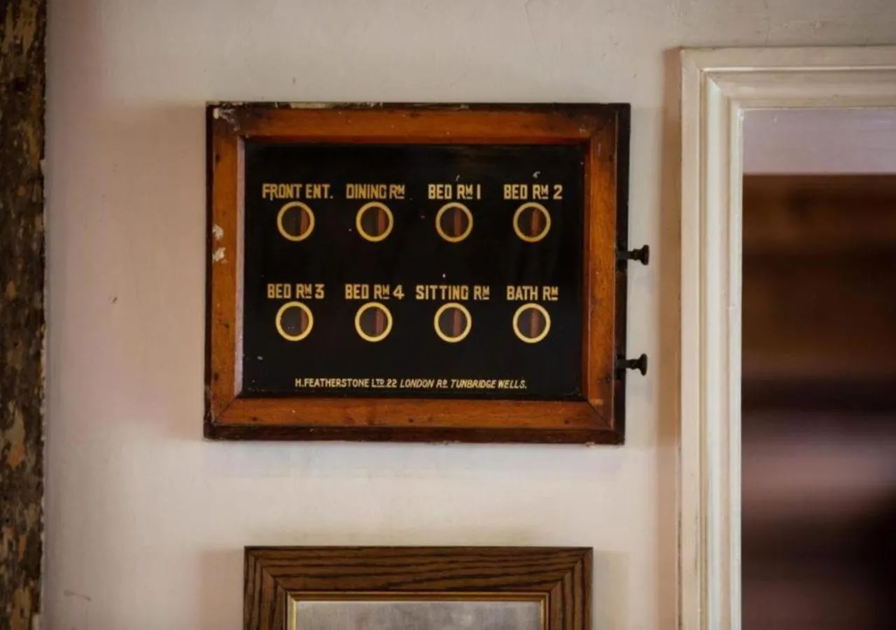 The Dorset Arms Pub & Cottage Rooms