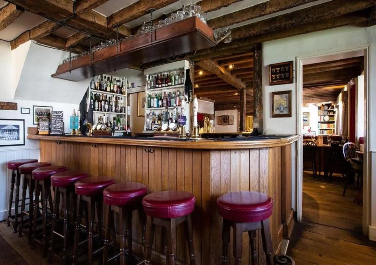 The Dorset Arms Pub & Cottage Rooms