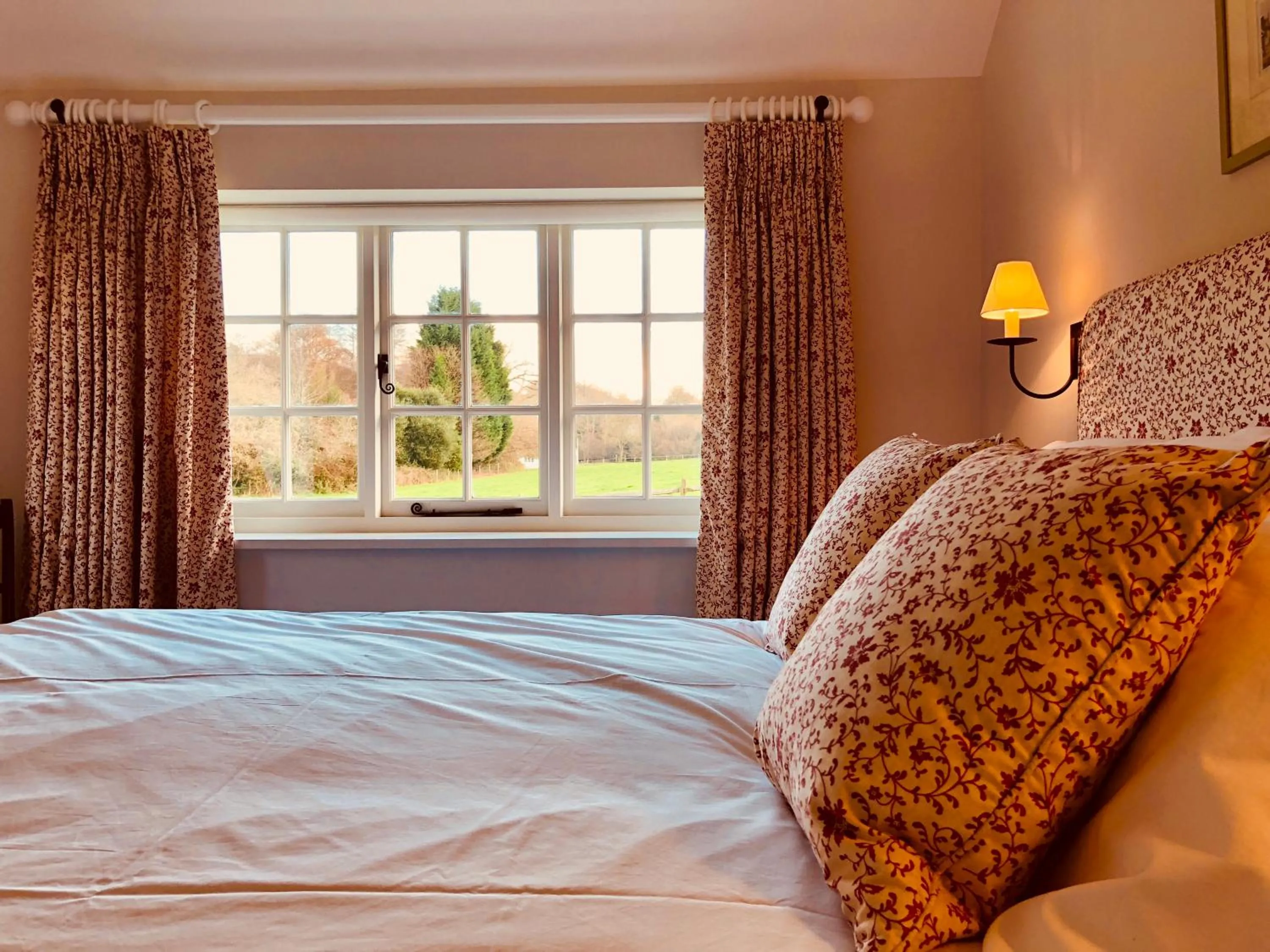 Bed in The Dorset Arms Pub & Cottage Rooms