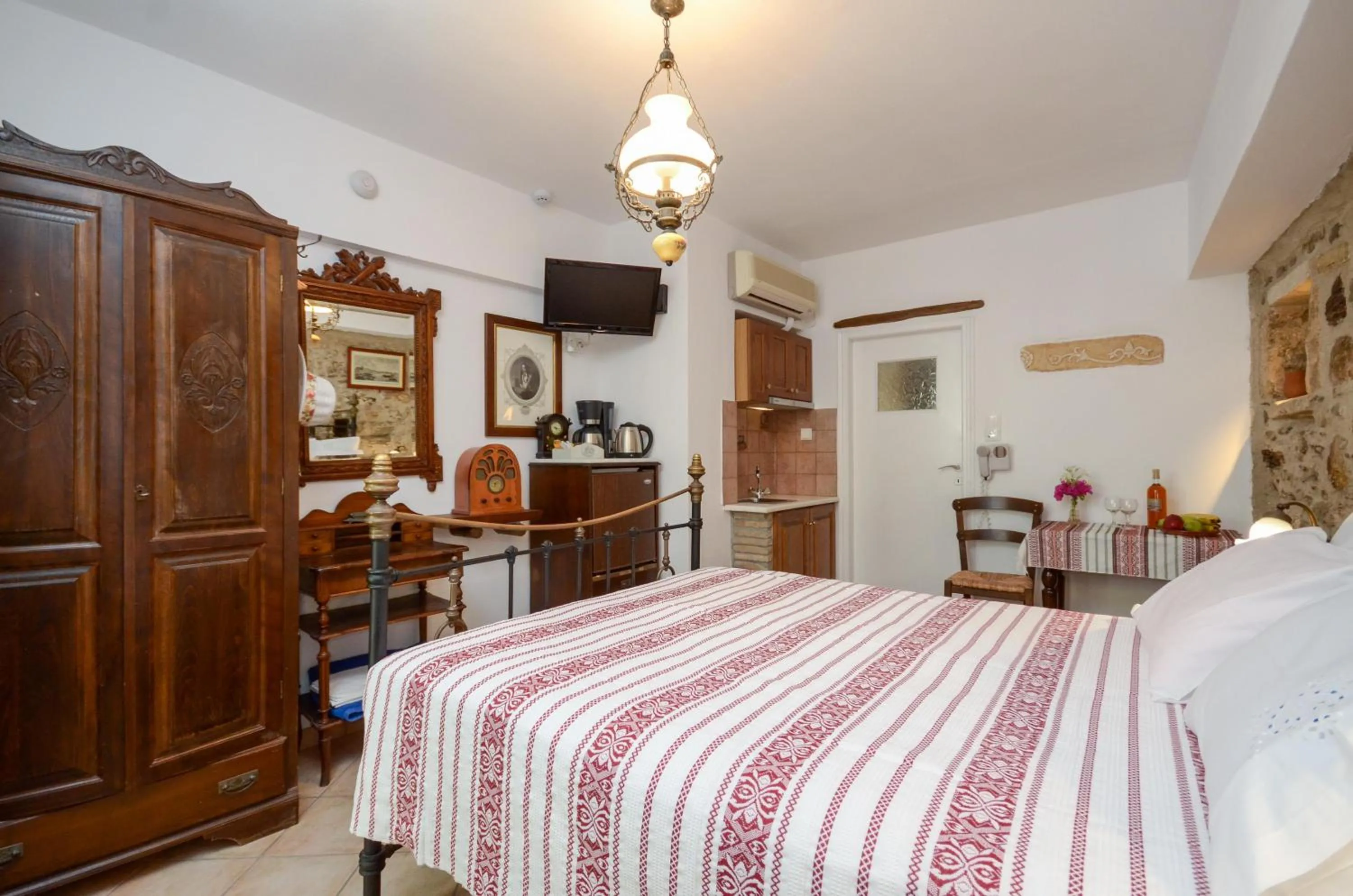 Bed in Venetiko Apartments