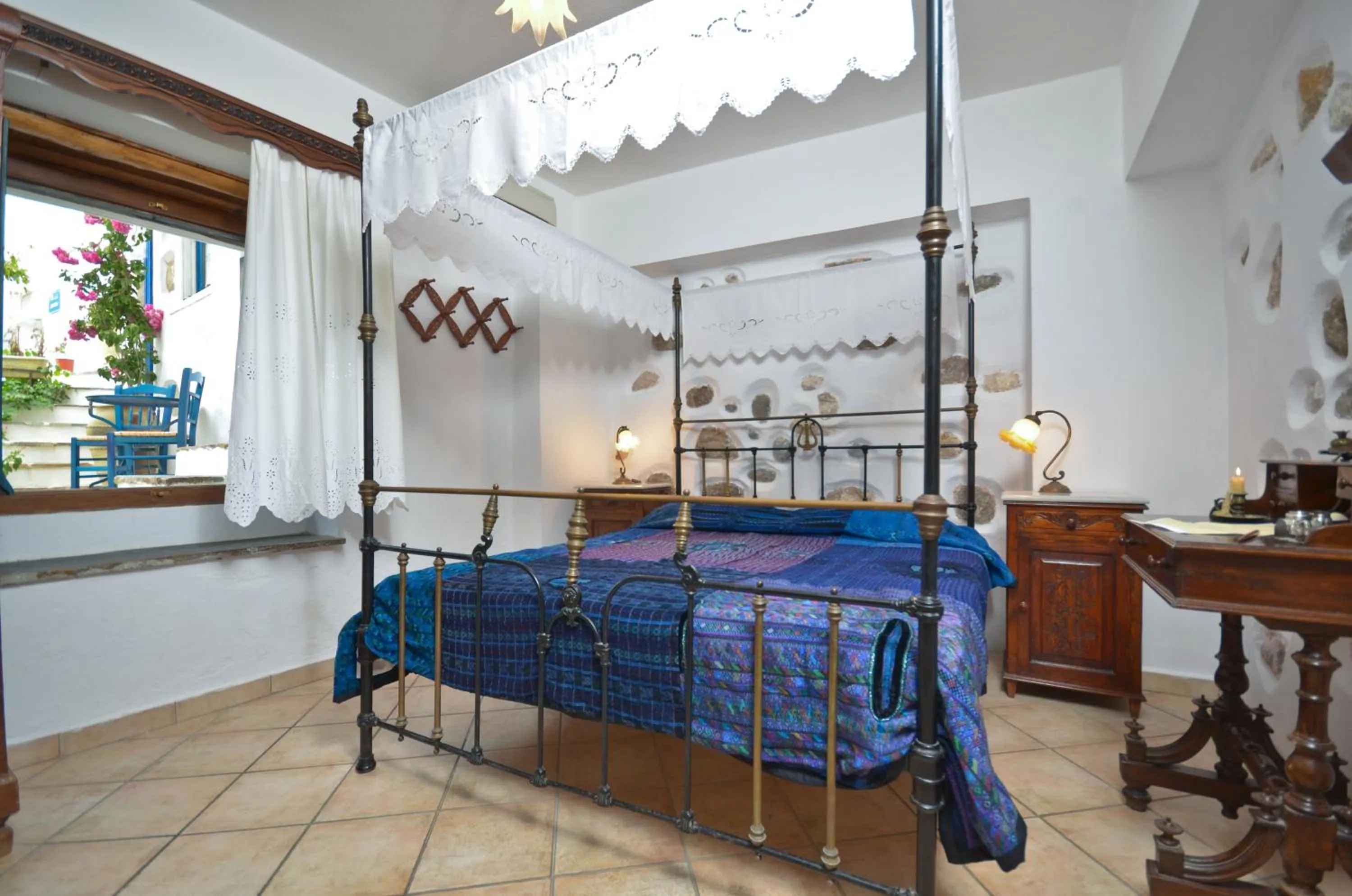 Bed in Venetiko Apartments