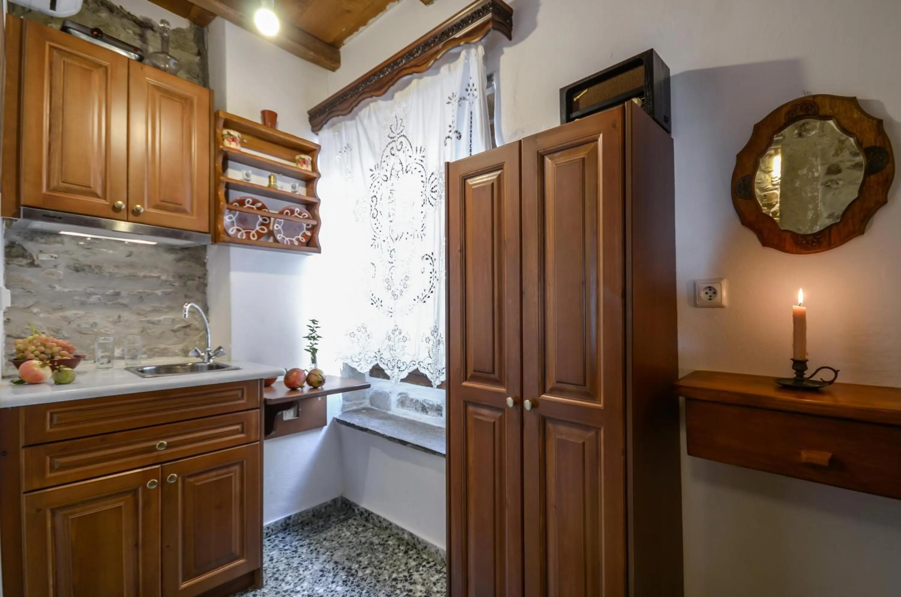Kitchen or kitchenette in Venetiko Apartments