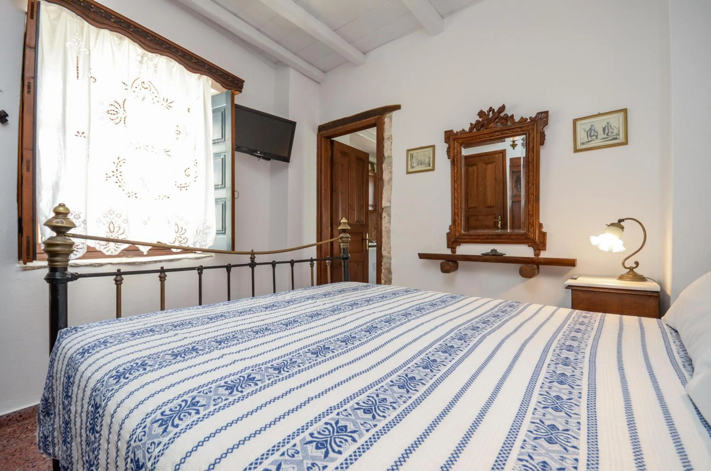 Bed in Venetiko Apartments