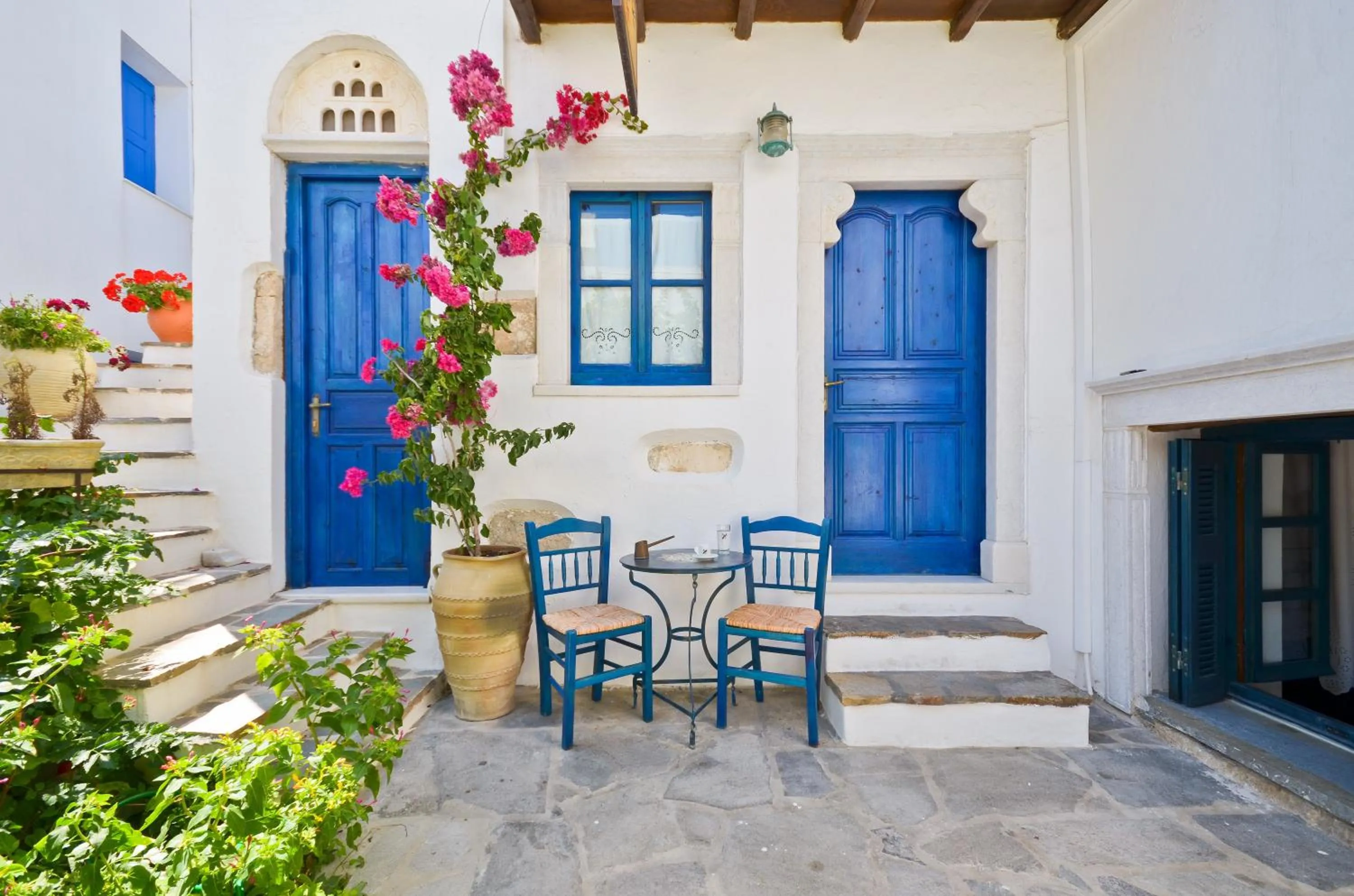 Facade/entrance in Venetiko Apartments