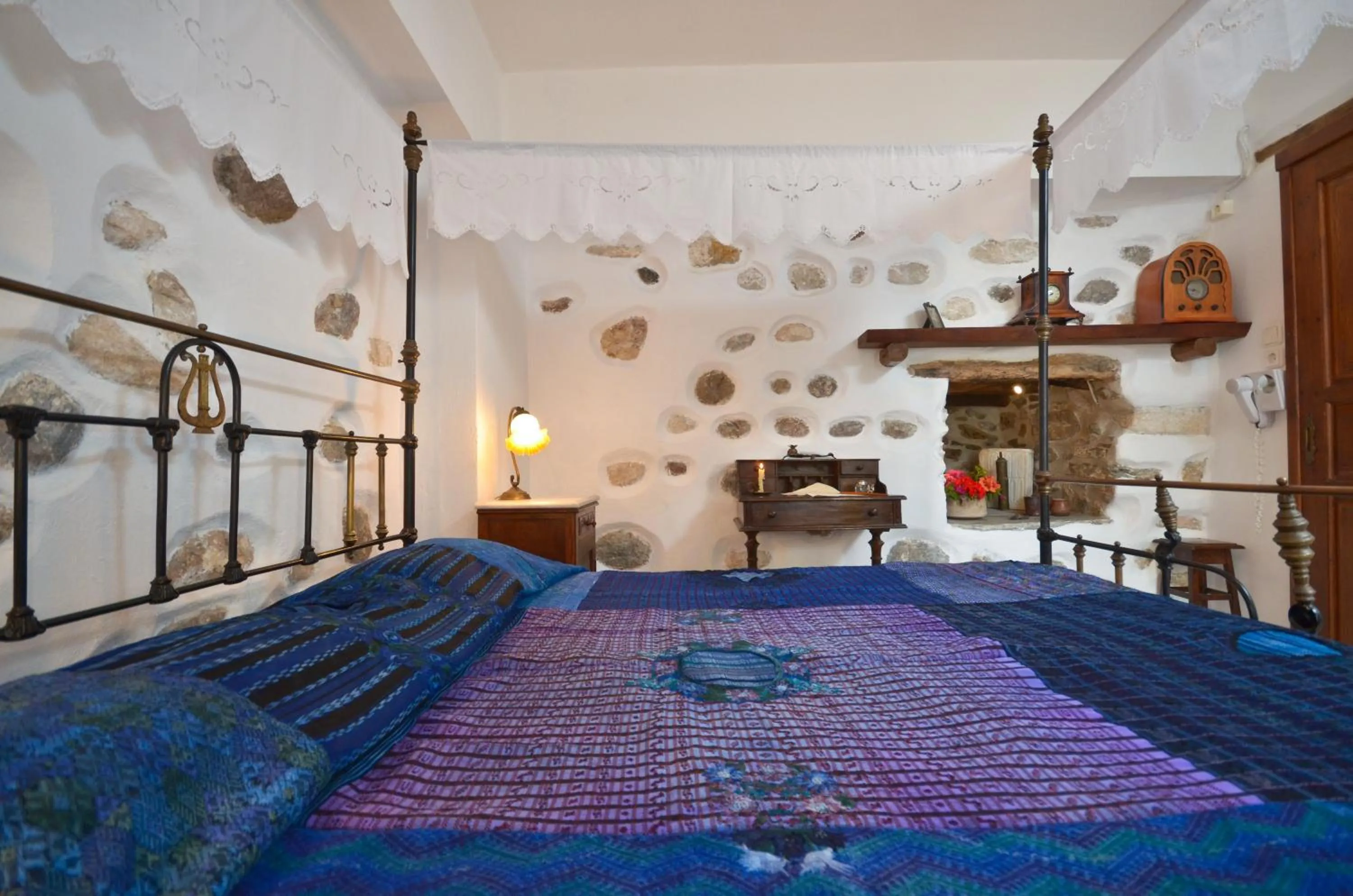 Bed in Venetiko Apartments