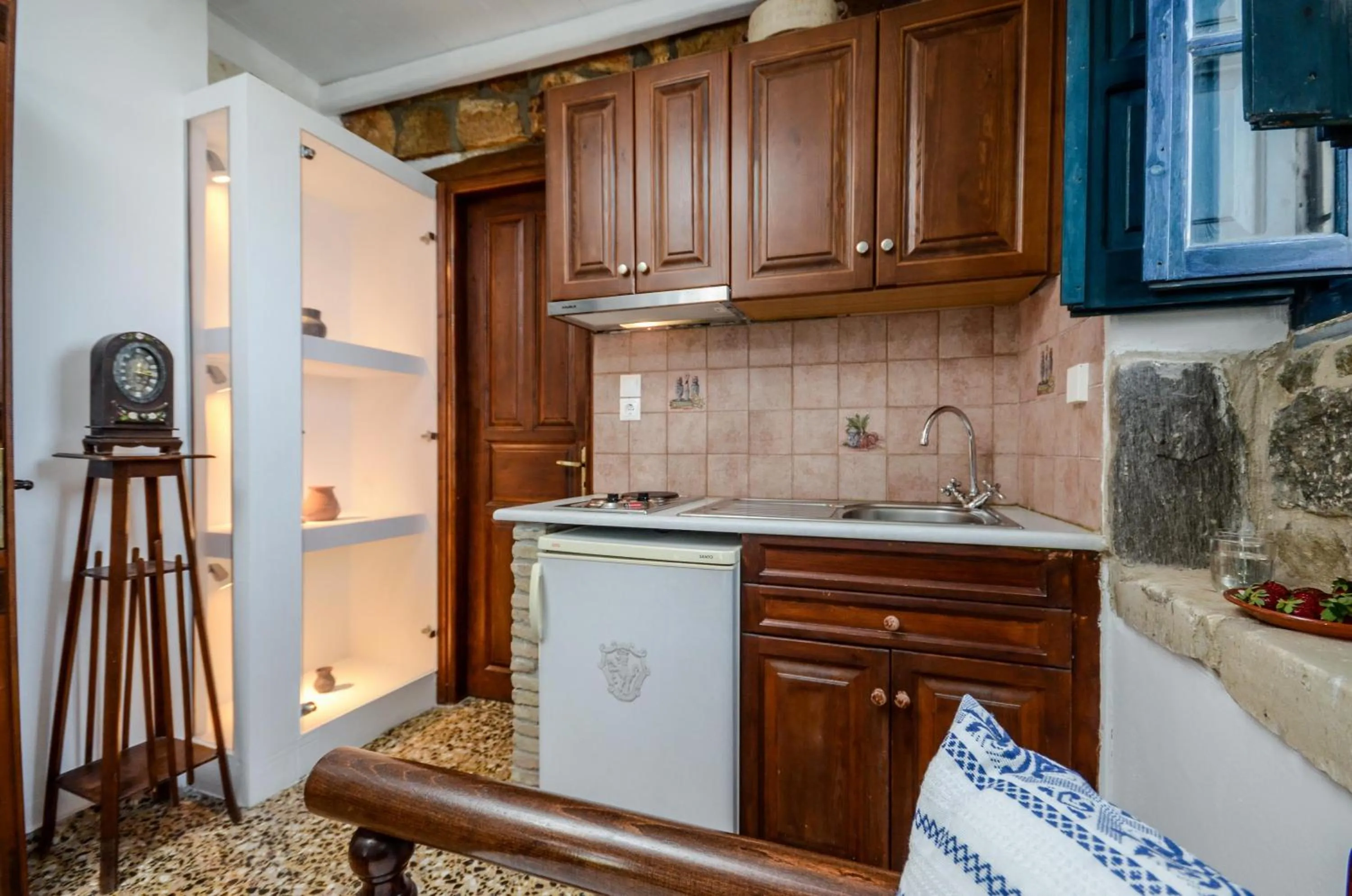 Kitchen or kitchenette in Venetiko Apartments