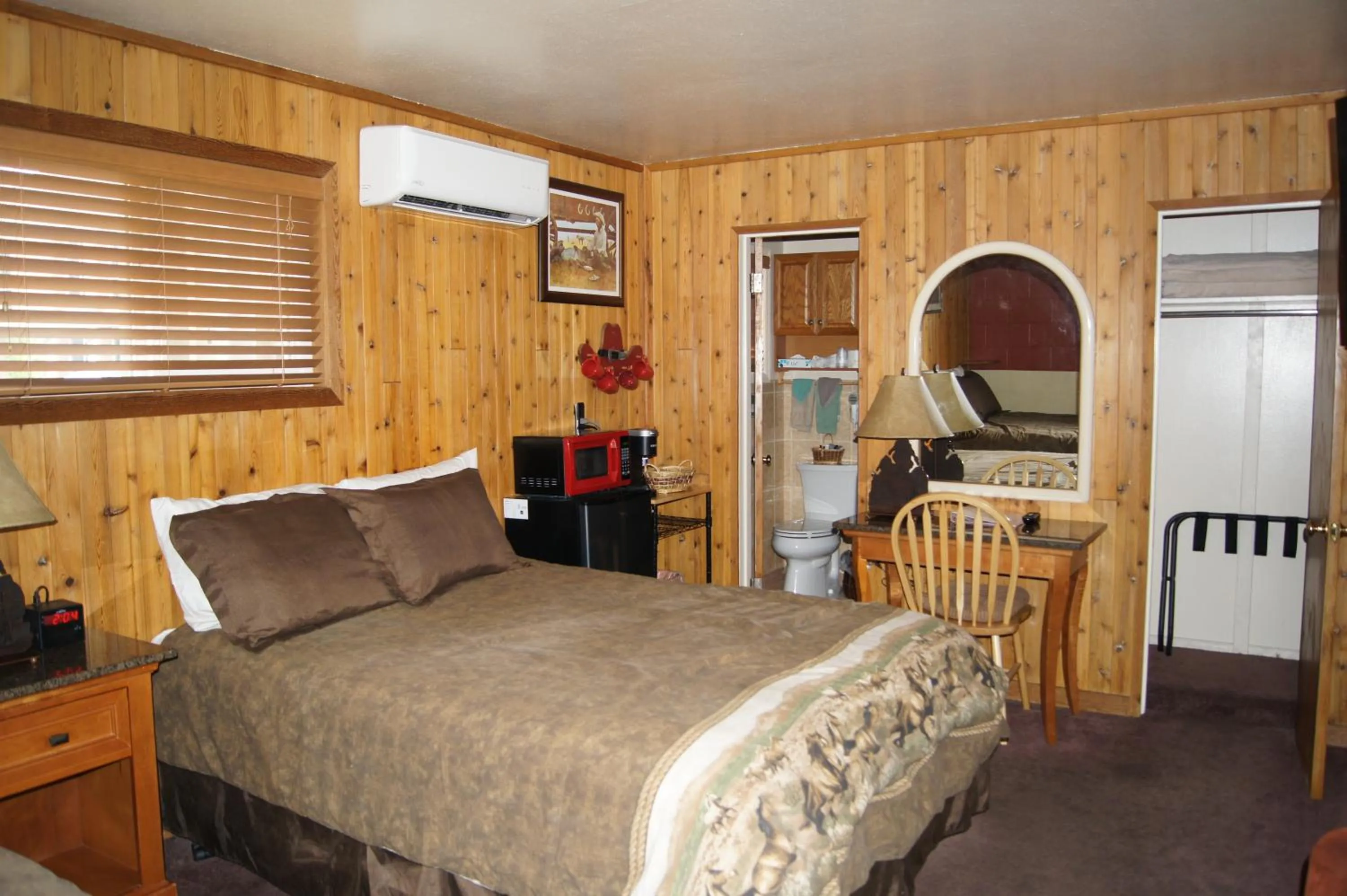 Bed in Flamingo Motel