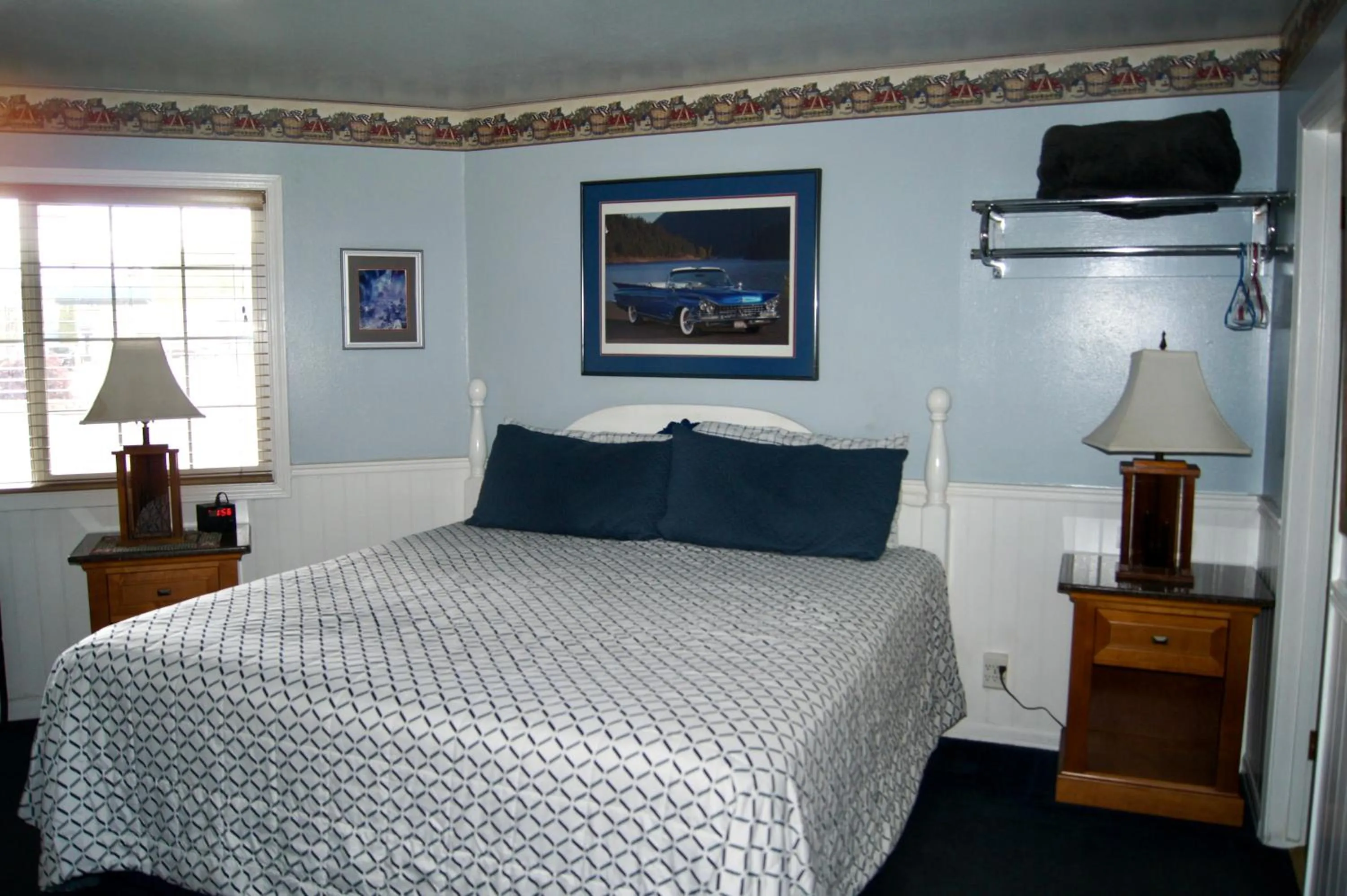 Bed in Flamingo Motel