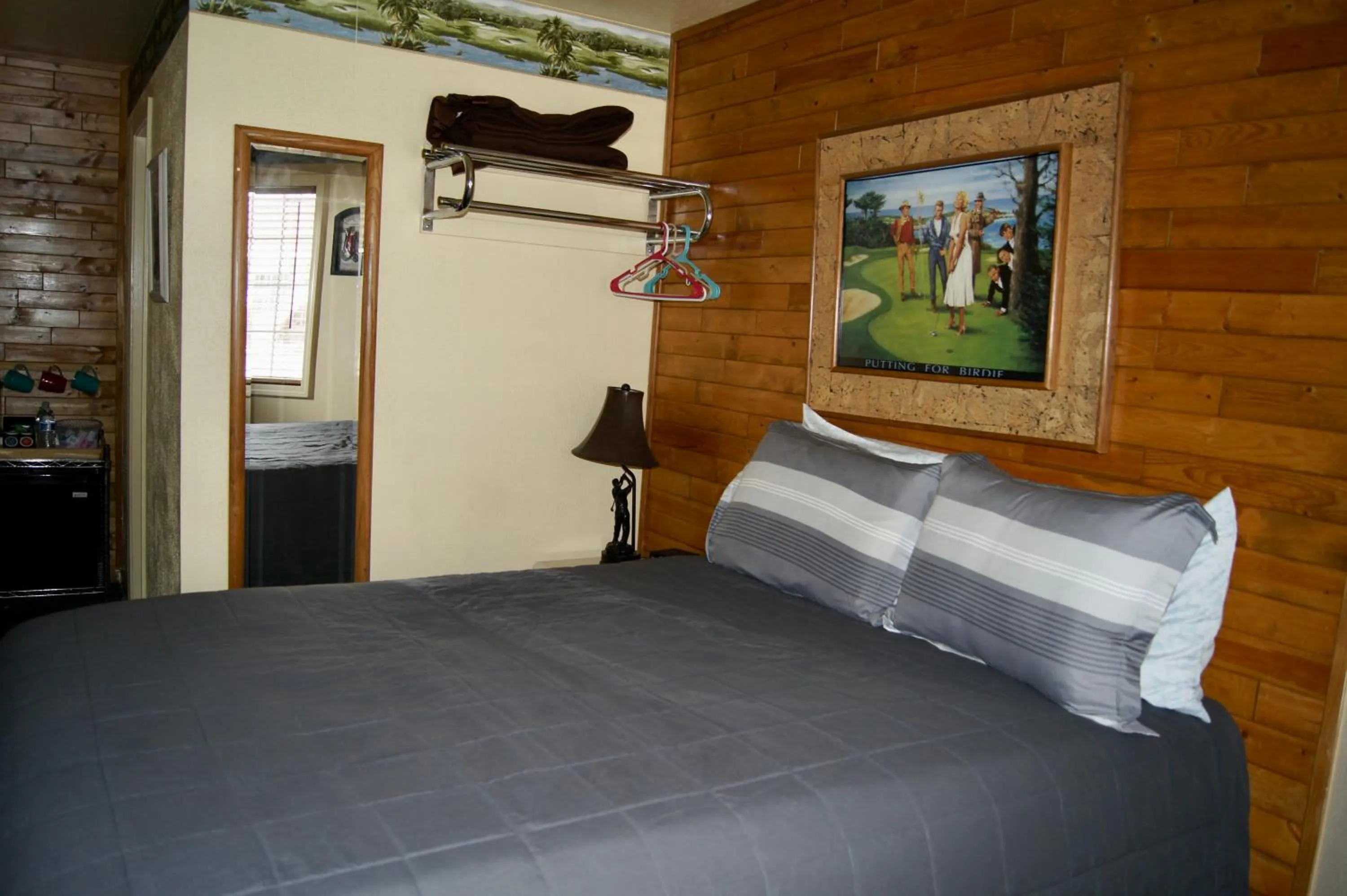 Bed in Flamingo Motel