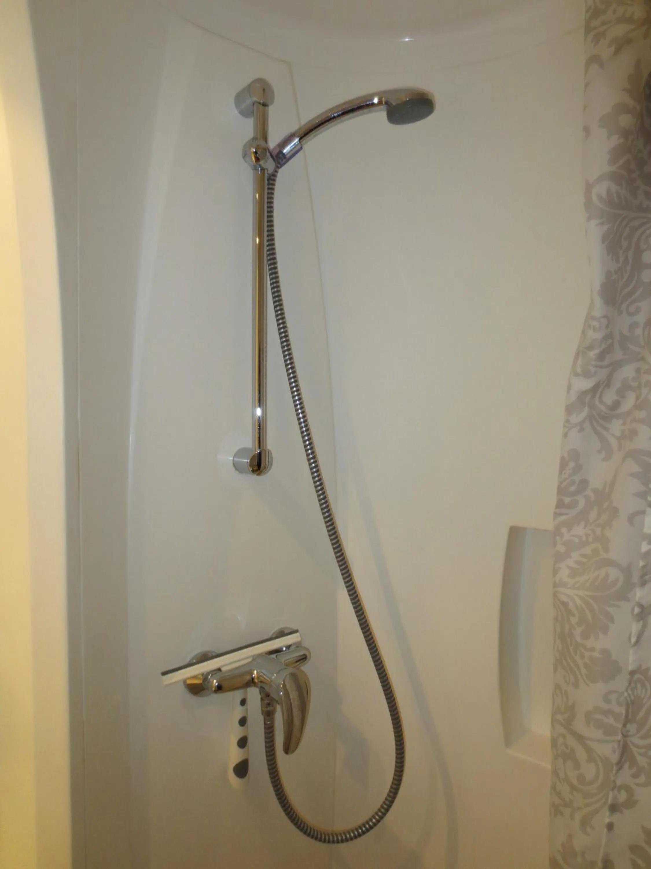 Shower in STF Jumbo Stay Stockholm