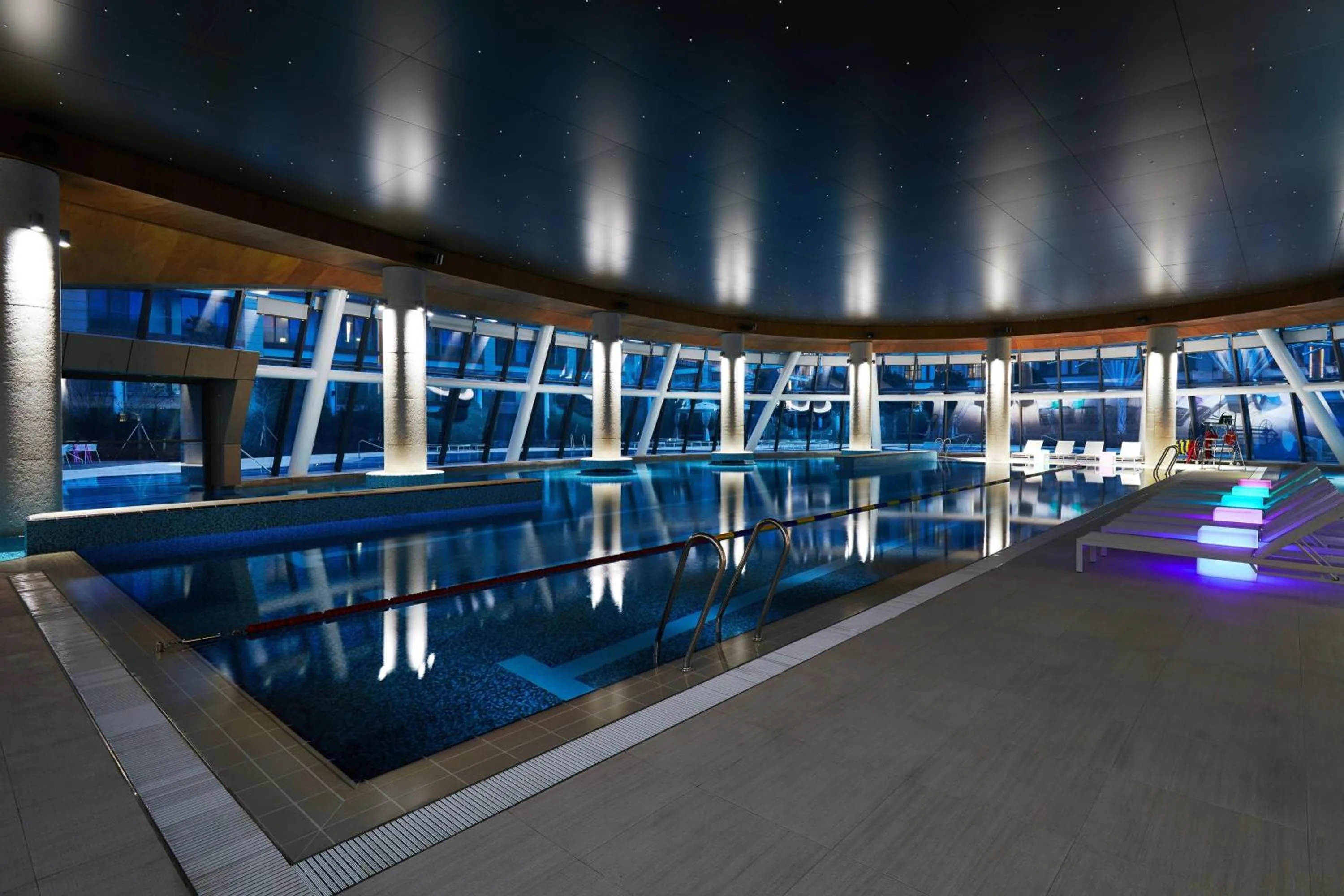 Swimming pool in Marriott Jeju Shinhwa World Hotel