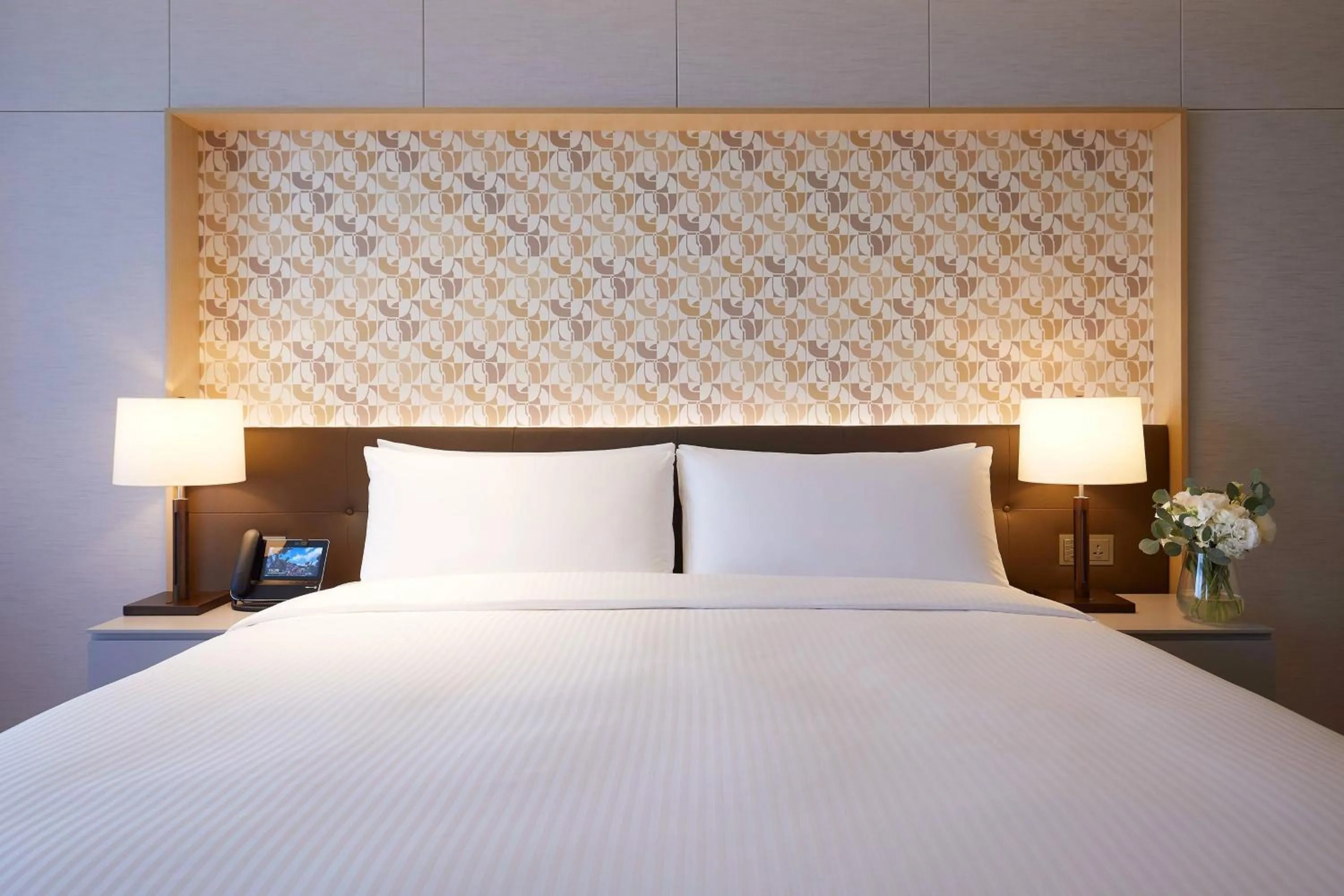 Photo of the whole room, Bed in Marriott Jeju Shinhwa World Hotel