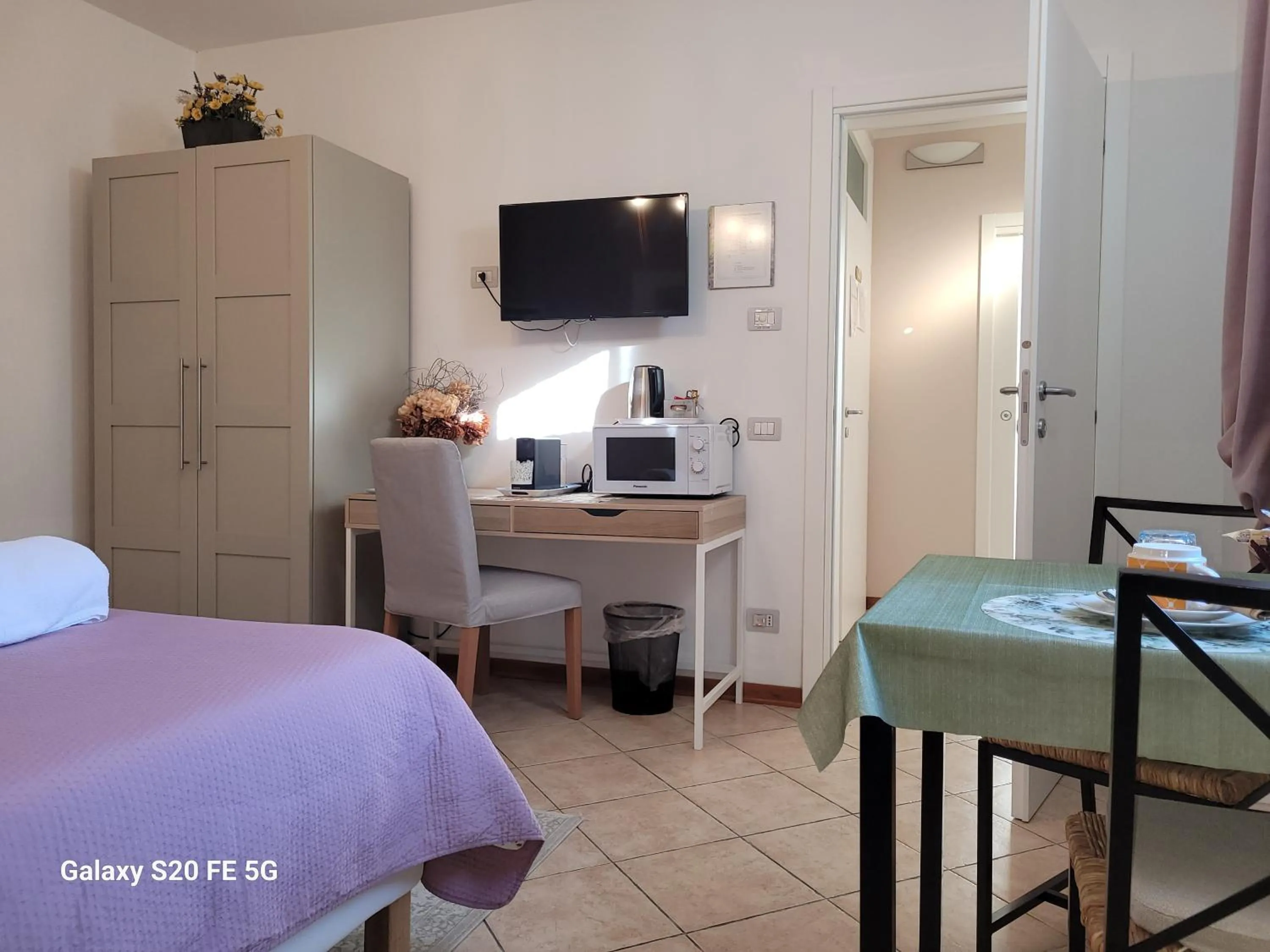 Photo of the whole room in La Meridiana Affittacamere