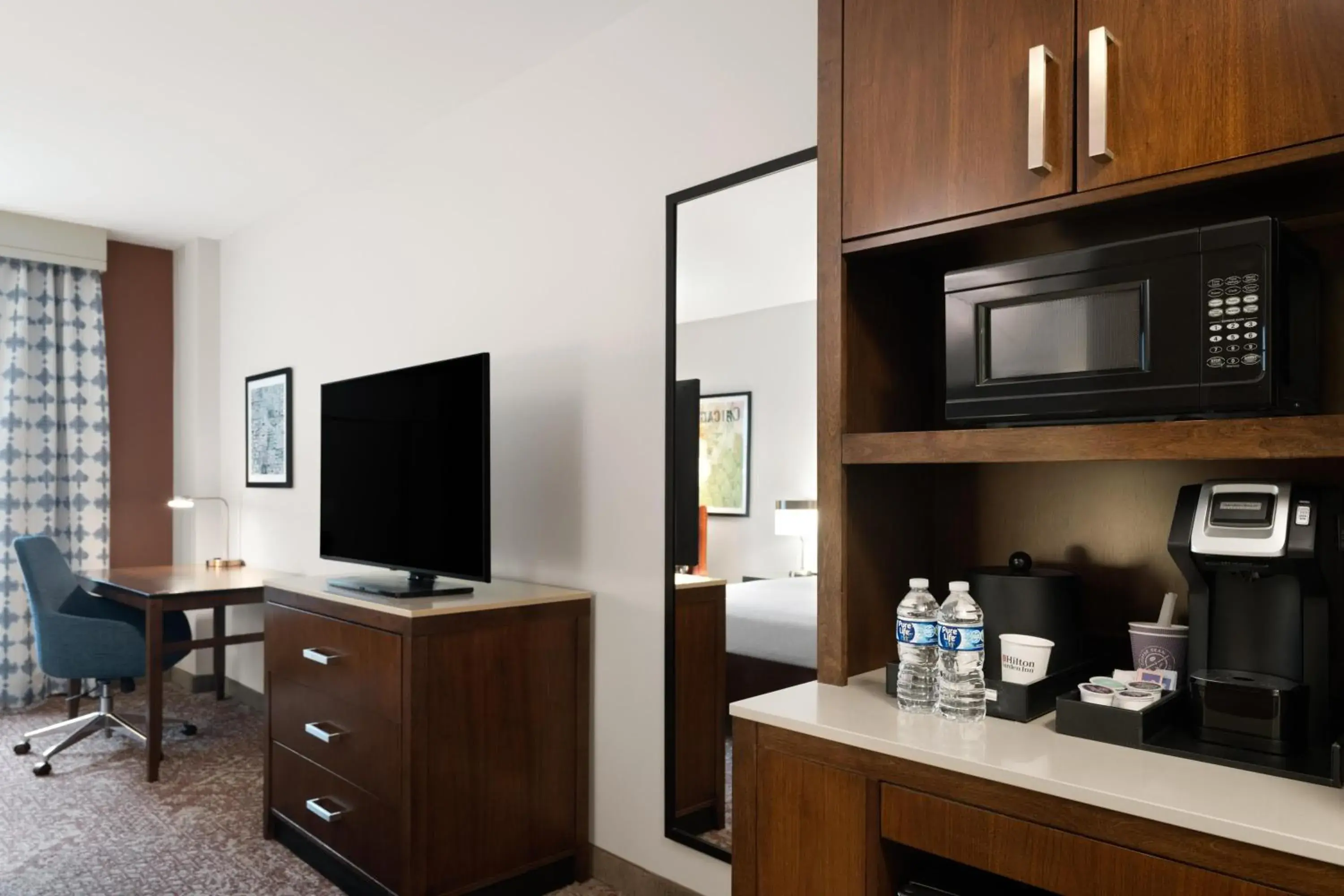 Queen Room with Two Queen Beds and City View in Hilton Garden Inn Chicago Downtown/Magnificent Mile Queen Room with Two Queen Beds and City View in Hilton Garden Inn Chicago Downtown/Magnificent Mile