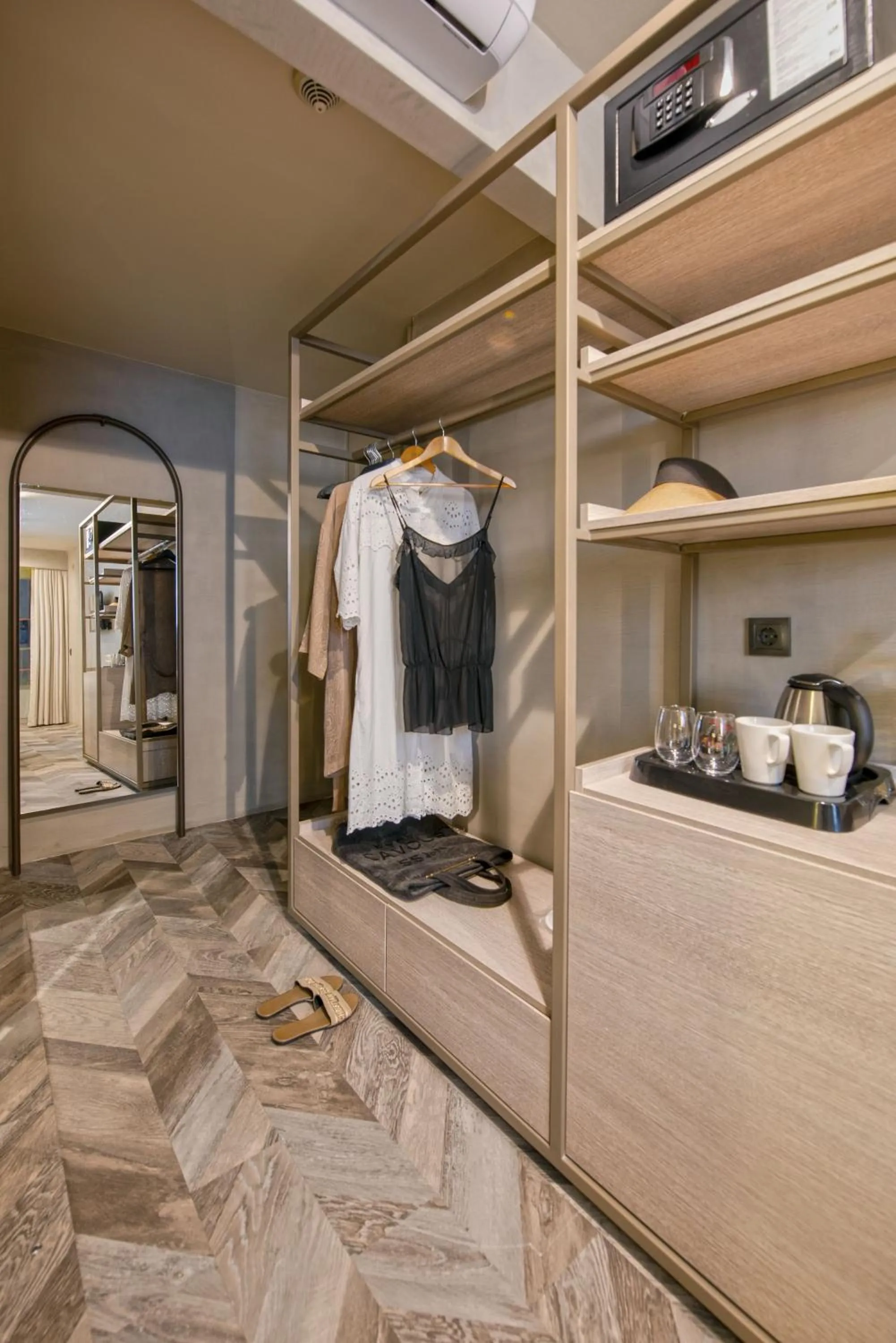 wardrobe in Büyük Hotel