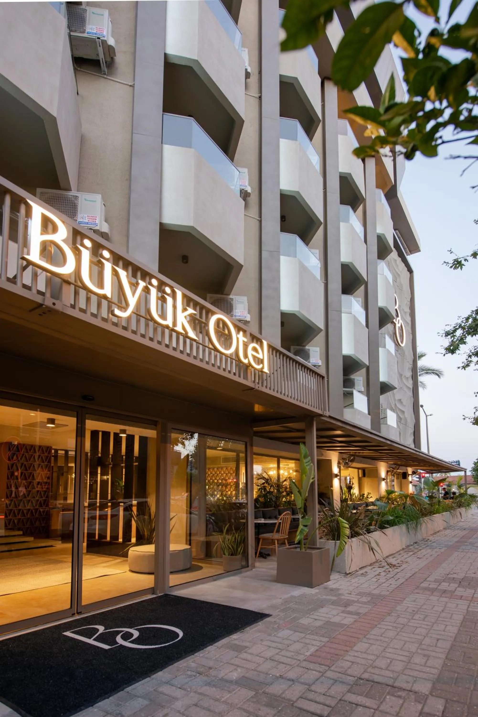 Restaurant/places to eat in Büyük Hotel
