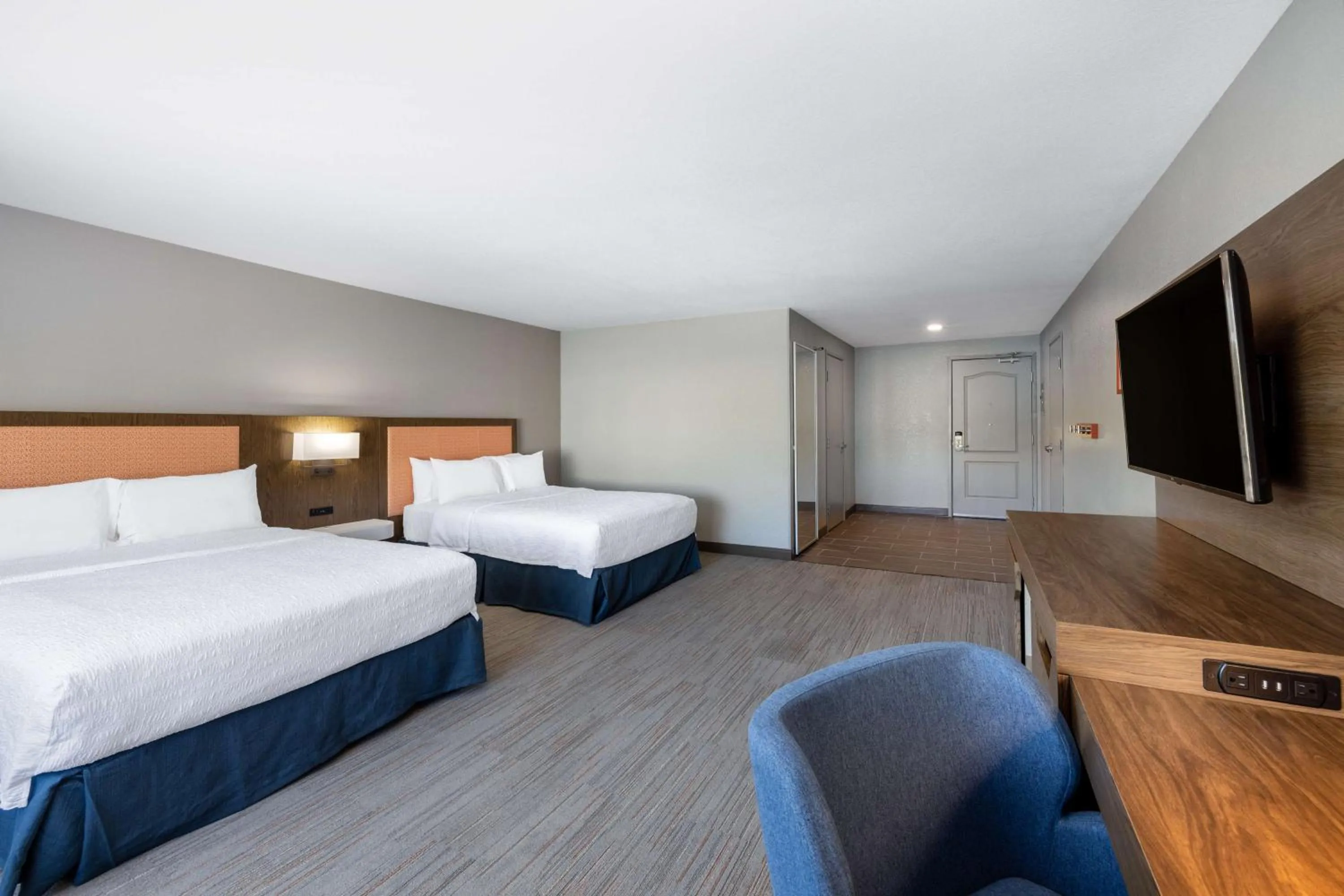 Bed in Newly Renovated-Hampton Inn & Suites Casper