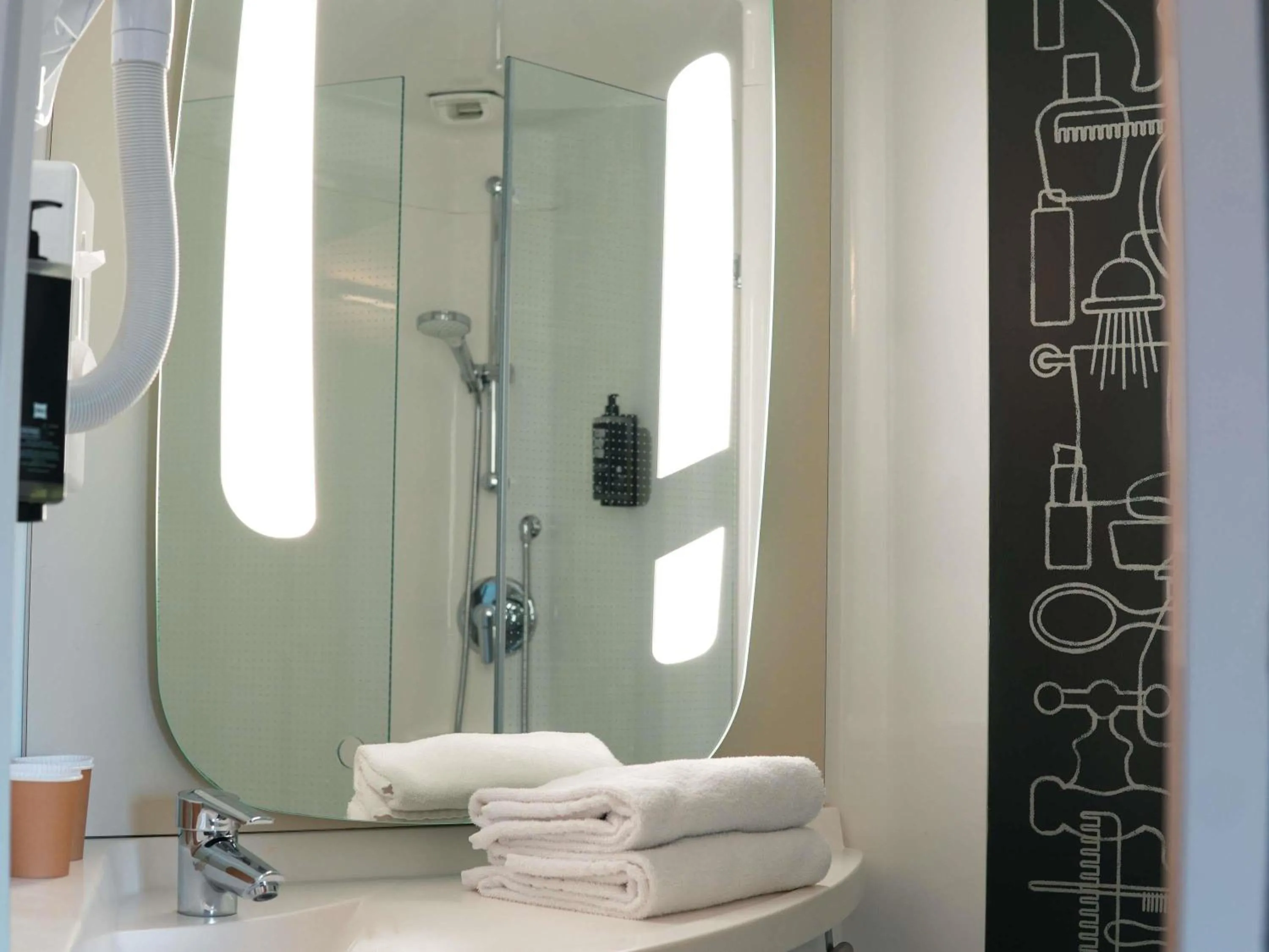 Bedroom in ibis Caen Porte De Bretagne