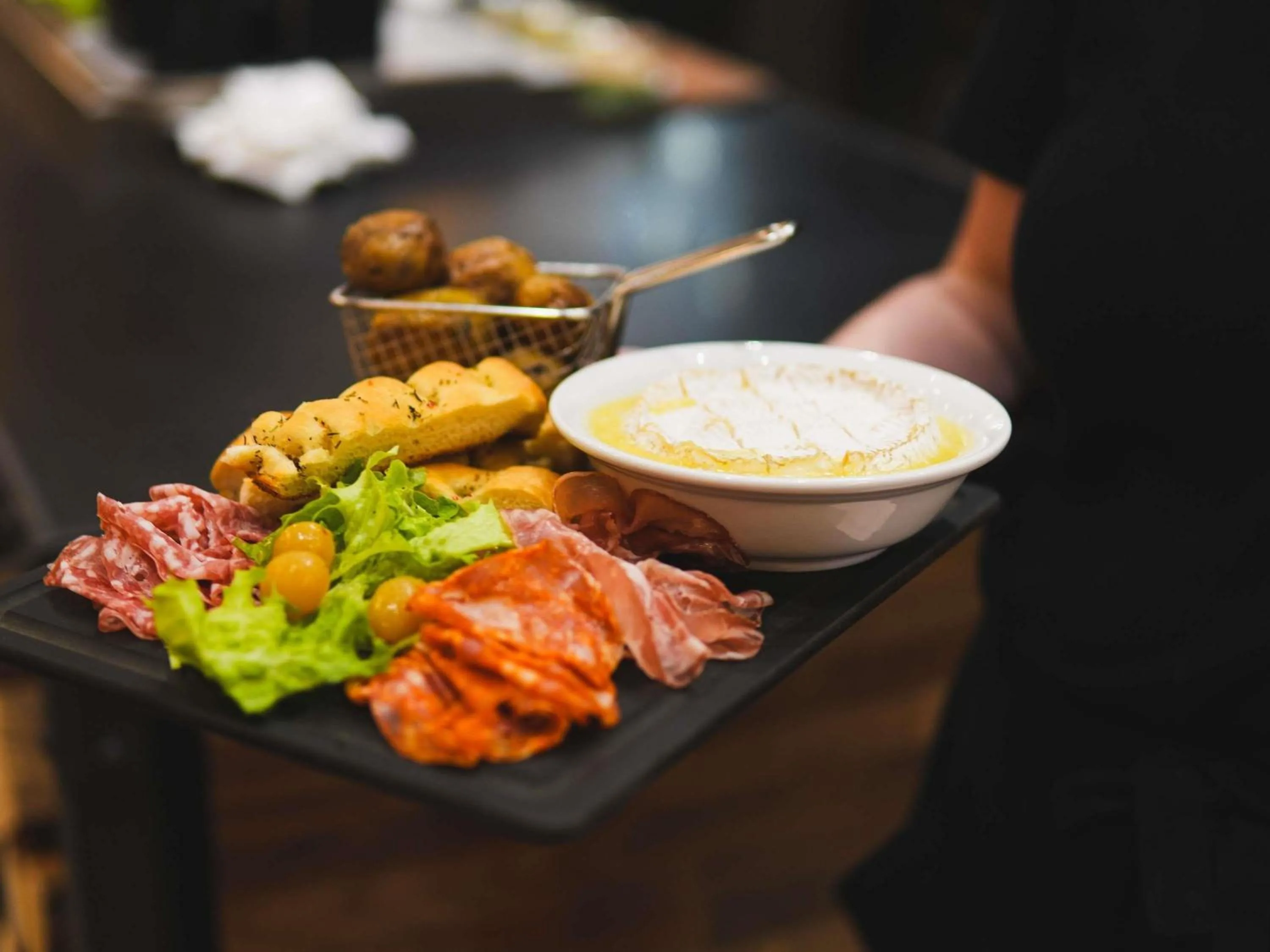 Restaurant/places to eat in ibis Caen Porte De Bretagne