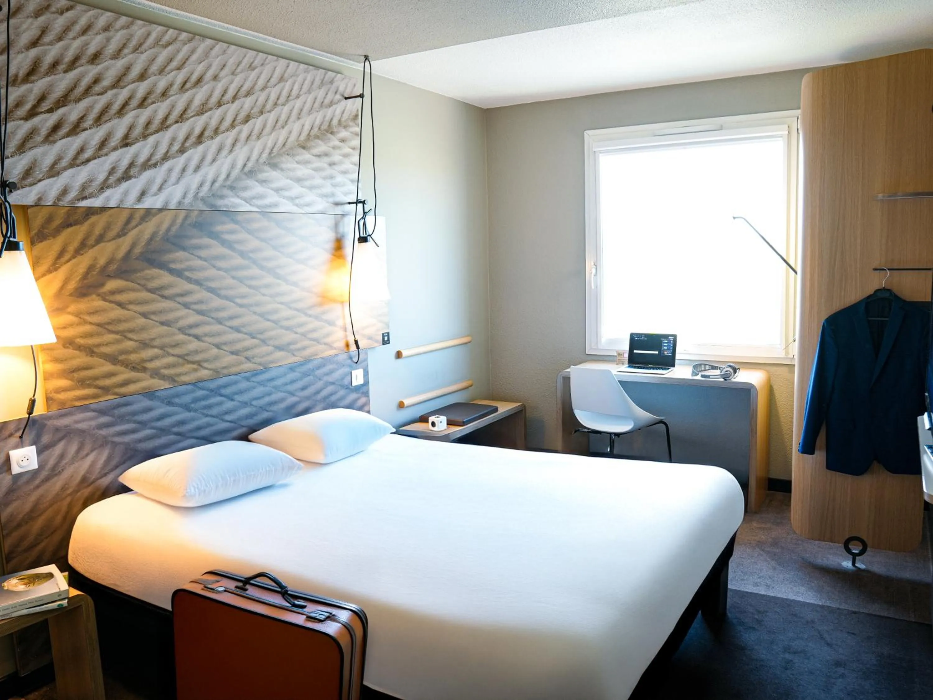 Bedroom, Bed in ibis Caen Porte De Bretagne