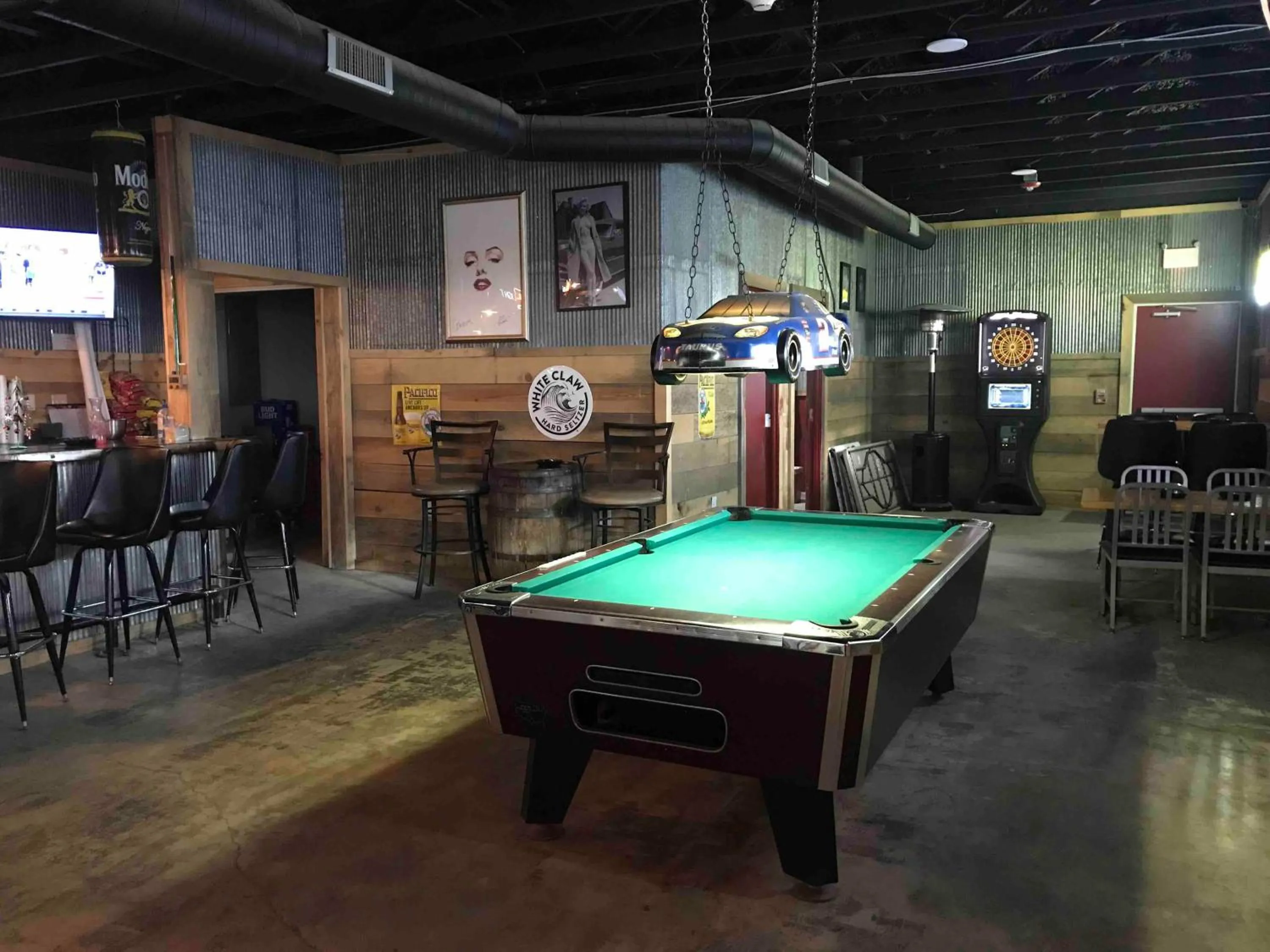 Lounge or bar in Walnut Inn - Checotah