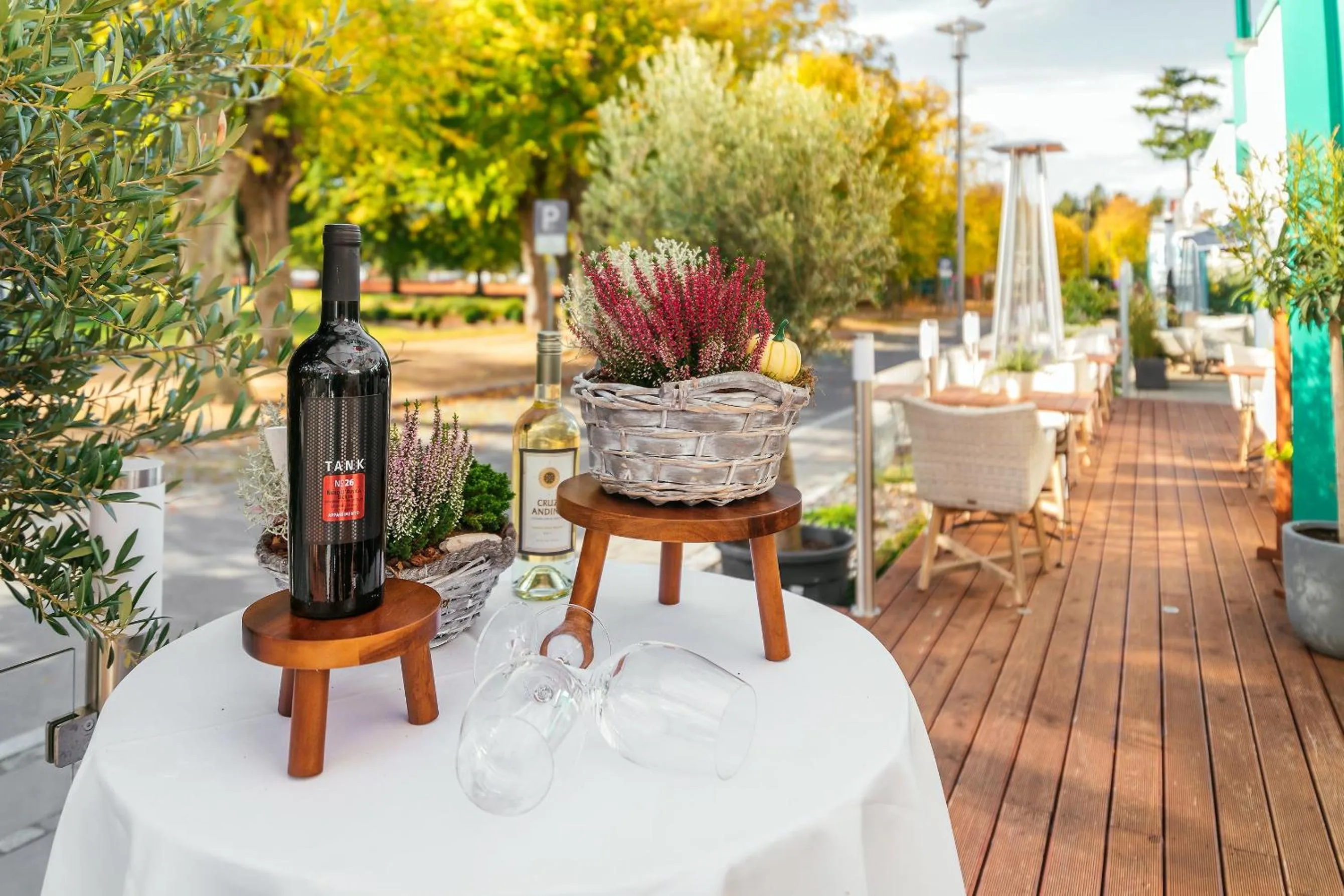 Restaurant/places to eat in Hotel Edison