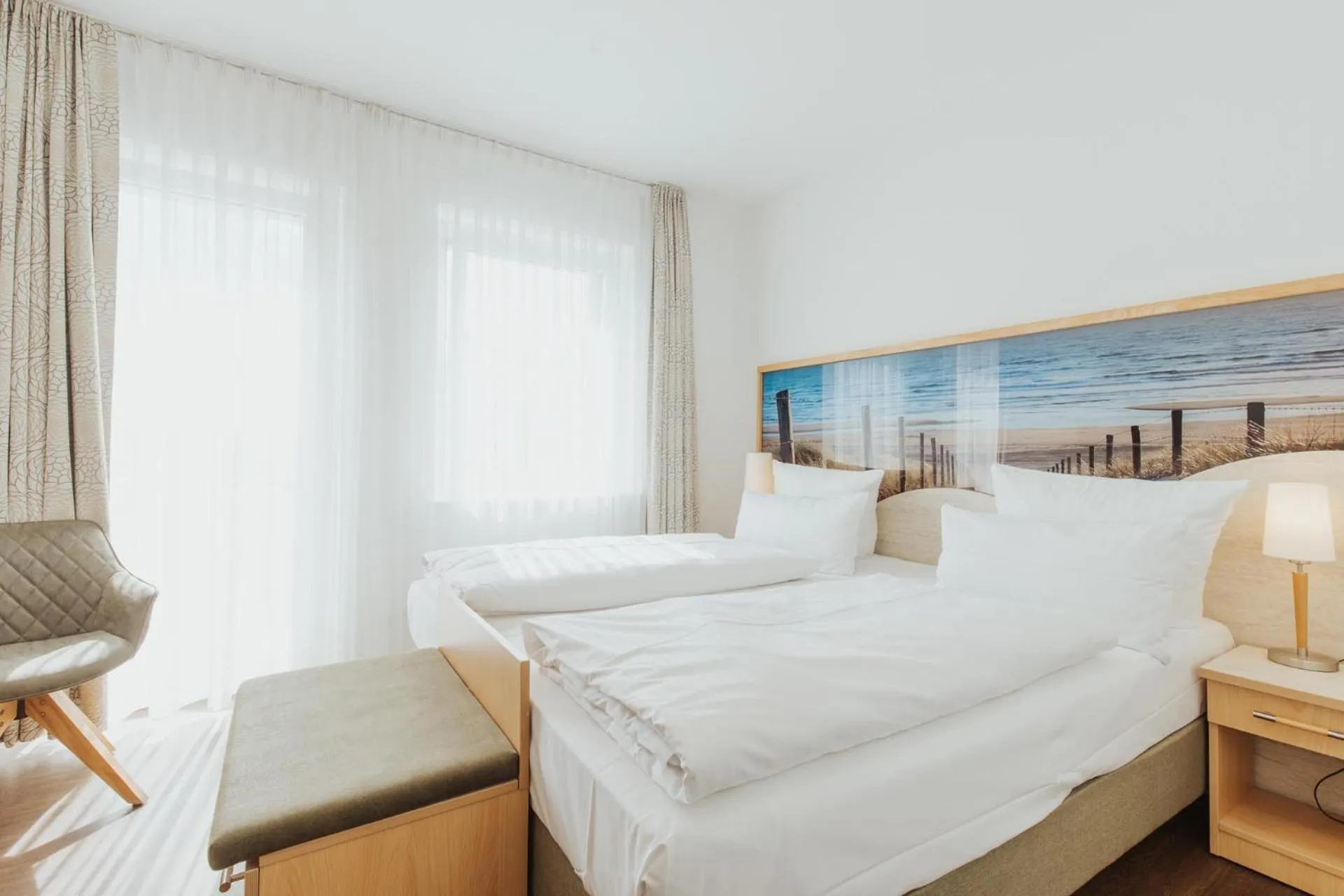 Photo of the whole room, Bed in Parkhotel IV Jahreszeiten Kühlungsborn