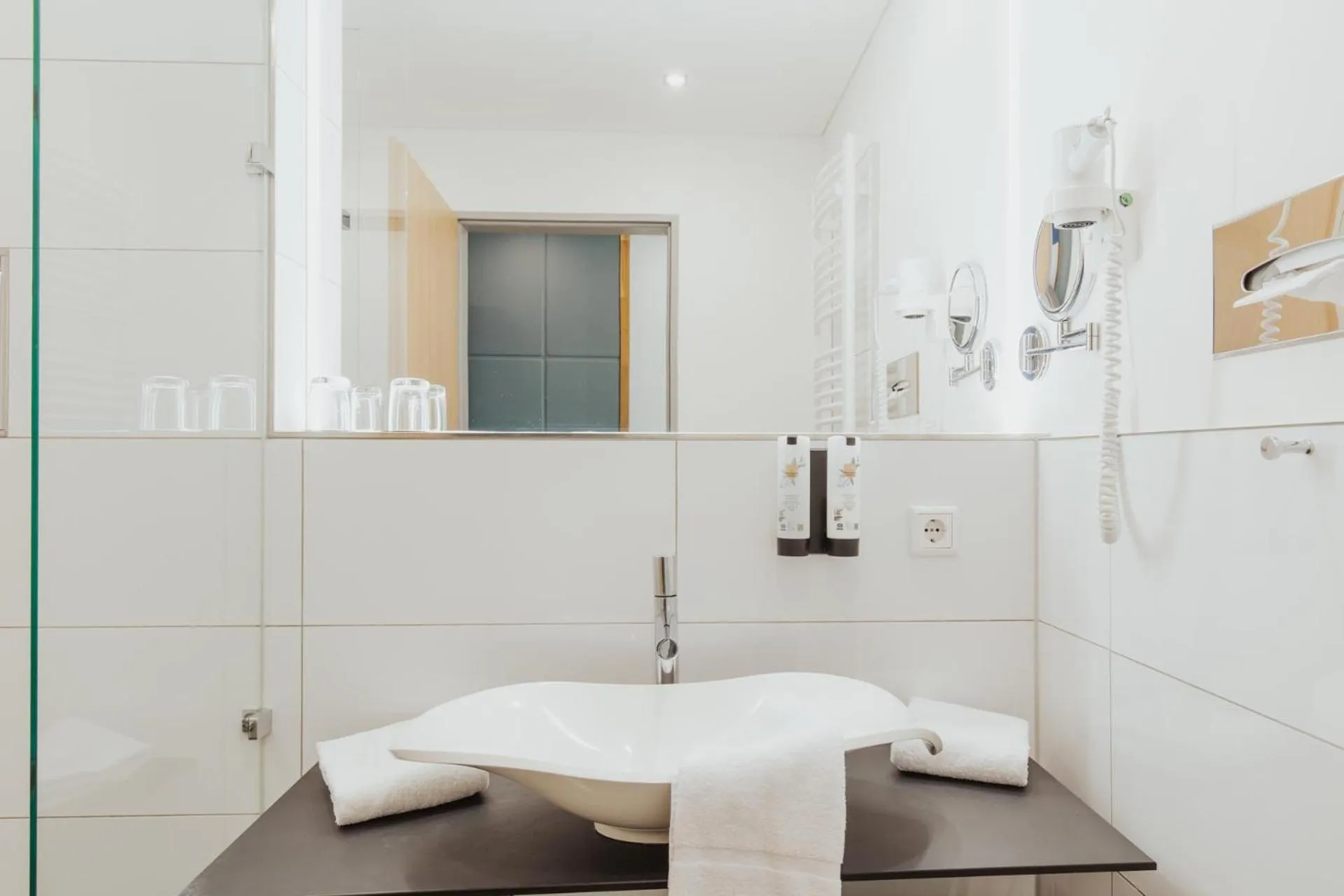 Bathroom in Parkhotel IV Jahreszeiten Kühlungsborn