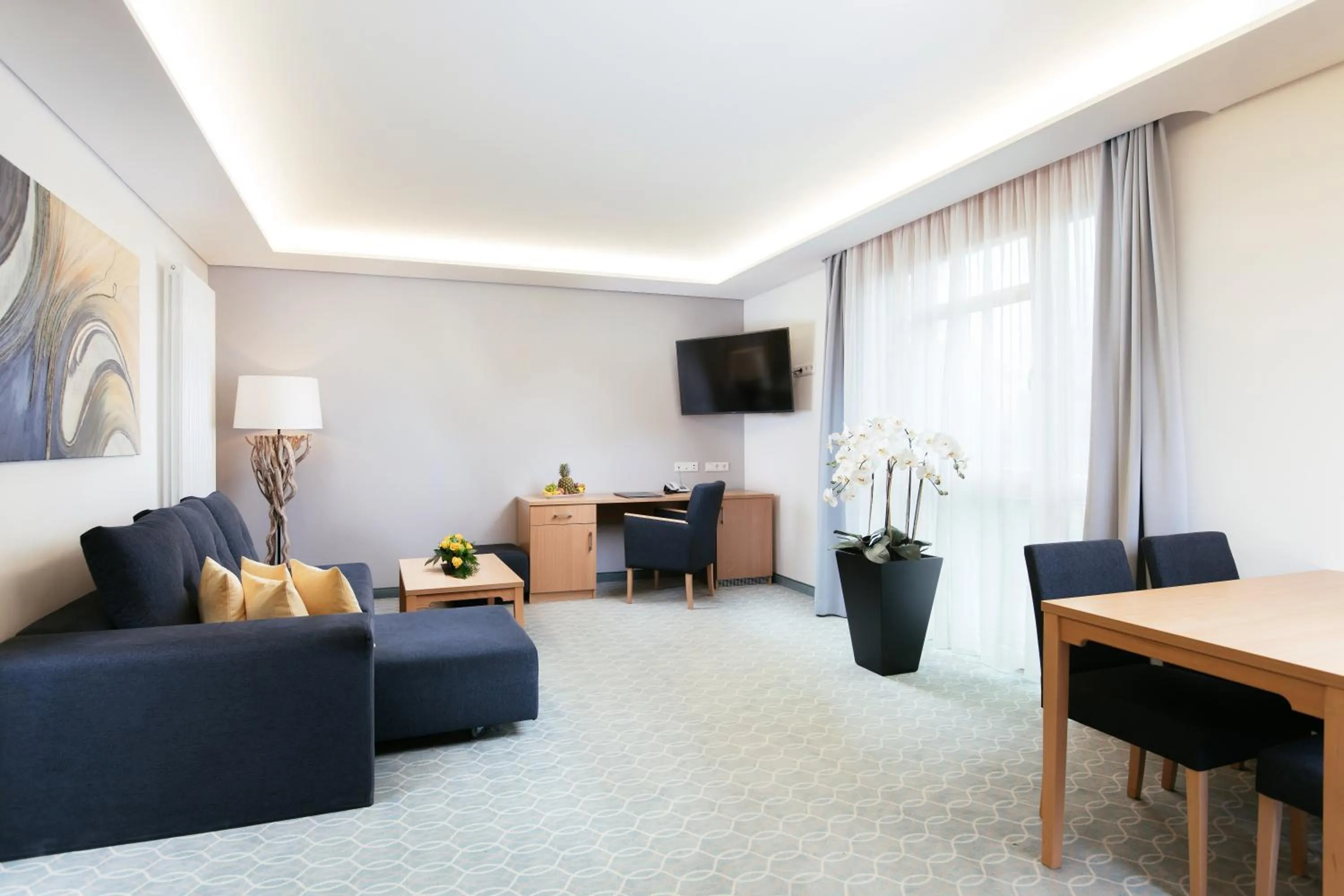 Photo of the whole room in Hotel Edison