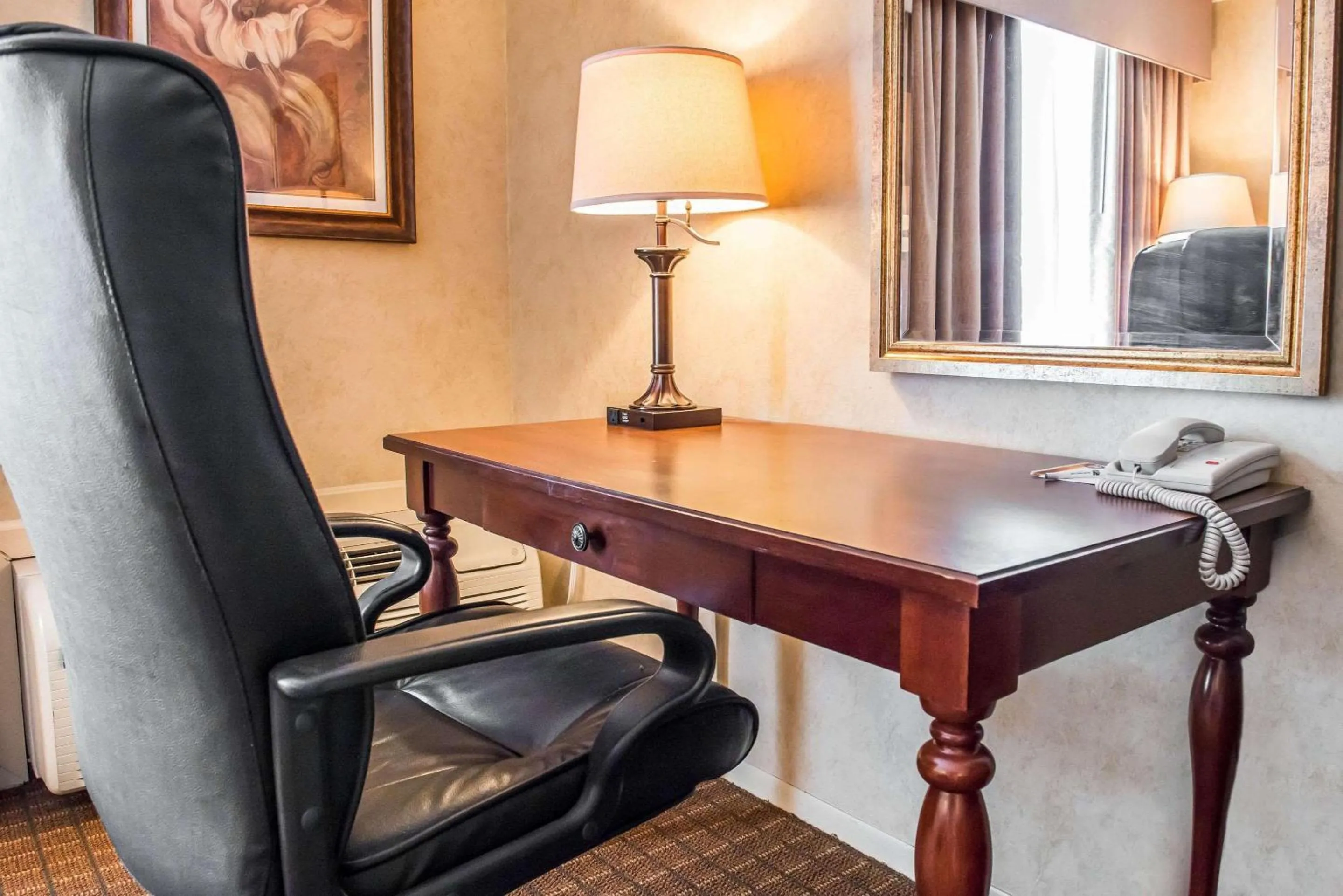 Photo of the whole room in Quality Inn Pittsburgh Airport