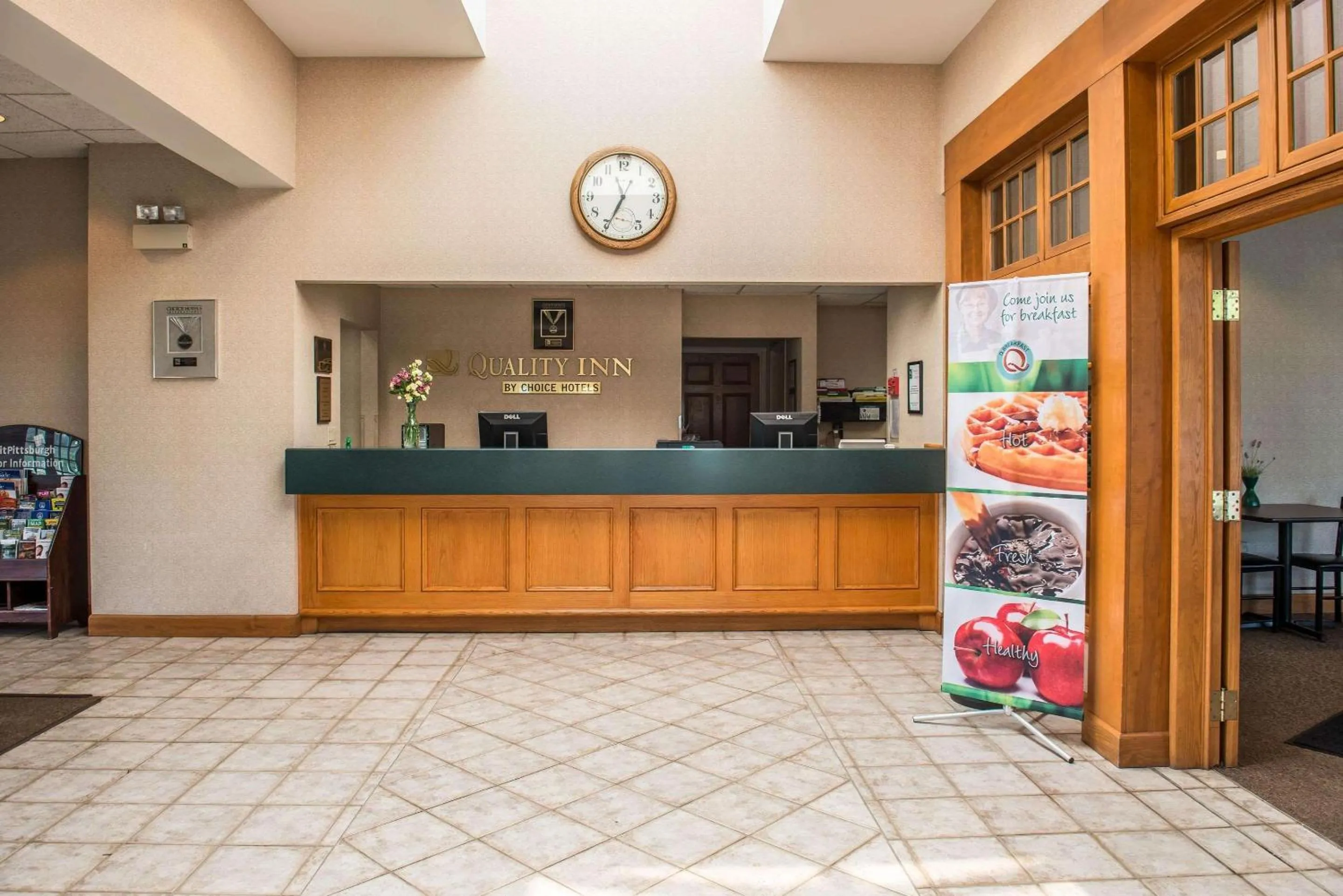 Lobby or reception in Quality Inn Pittsburgh Airport