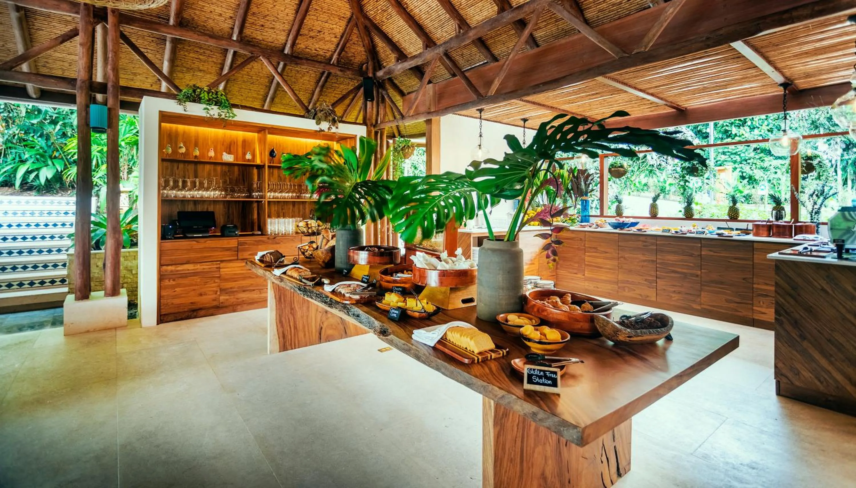 Buffet breakfast in Nayara Gardens