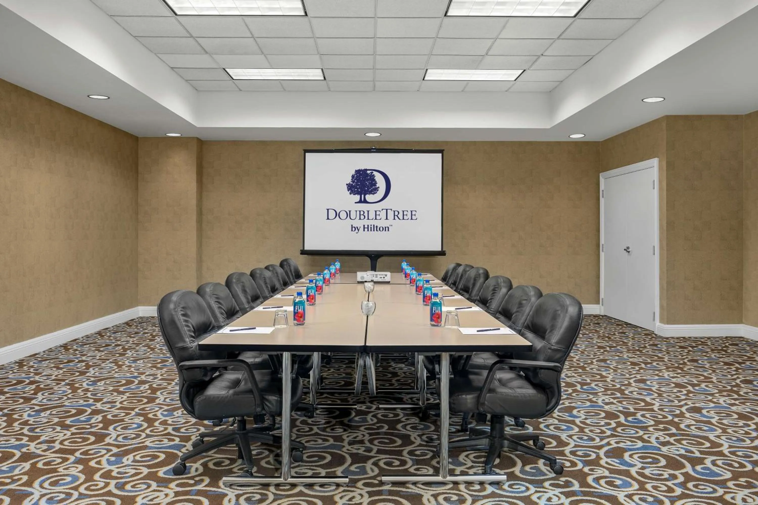 Meeting/conference room in DoubleTree by Hilton Chicago O'Hare Airport-Rosemont