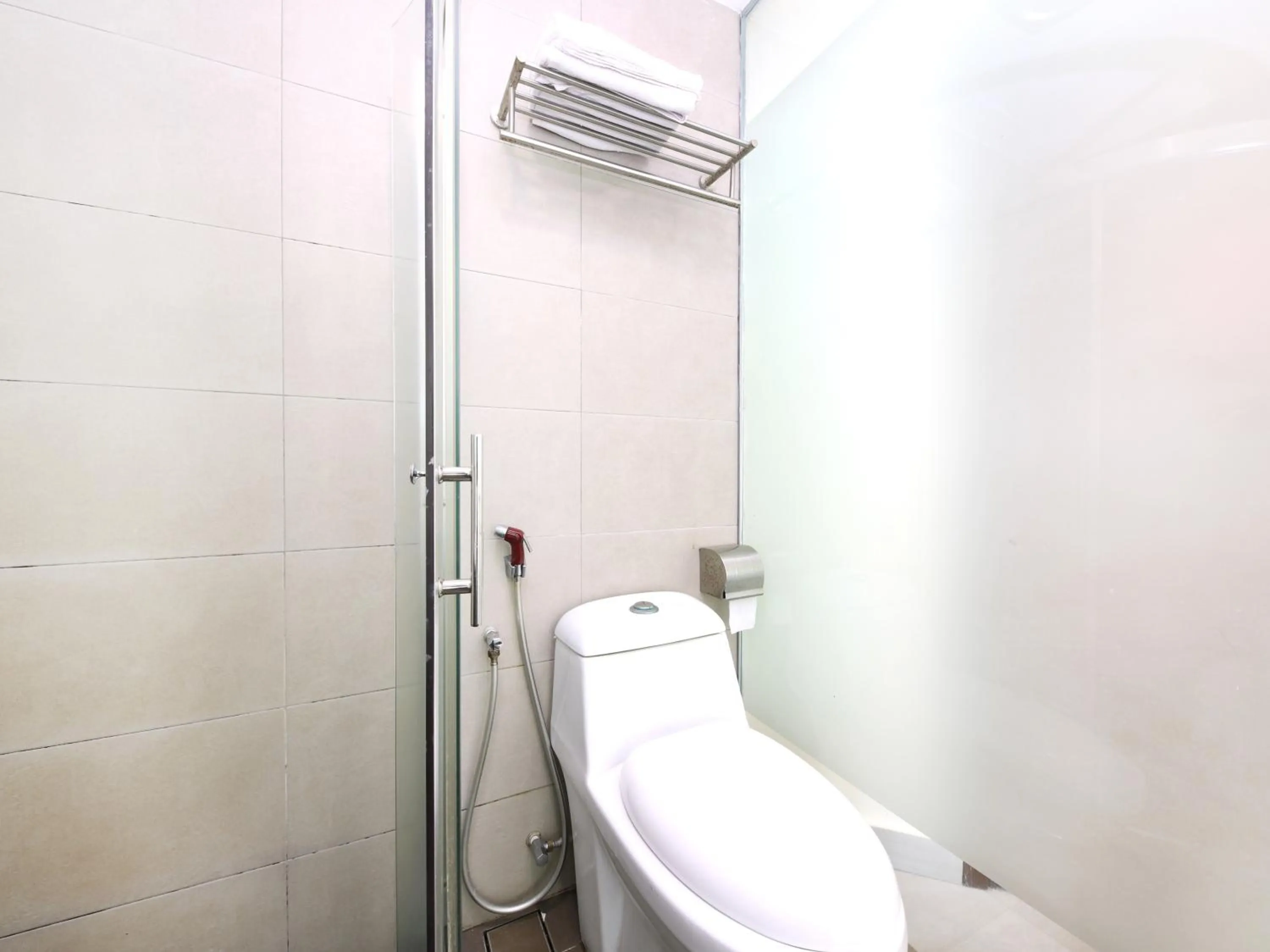 Bathroom in Sunrise Golden Hotel