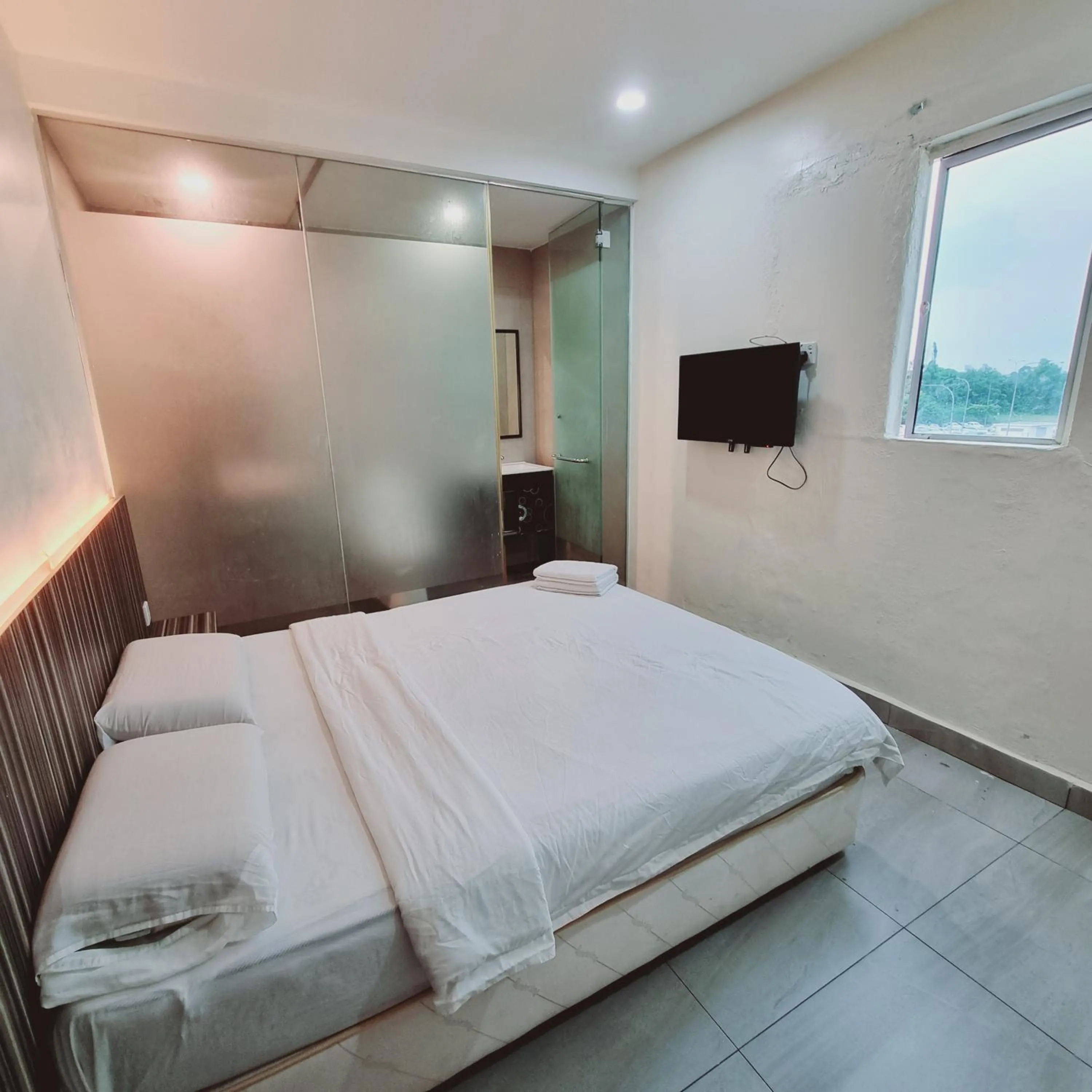 Bed in Sunrise Golden Hotel