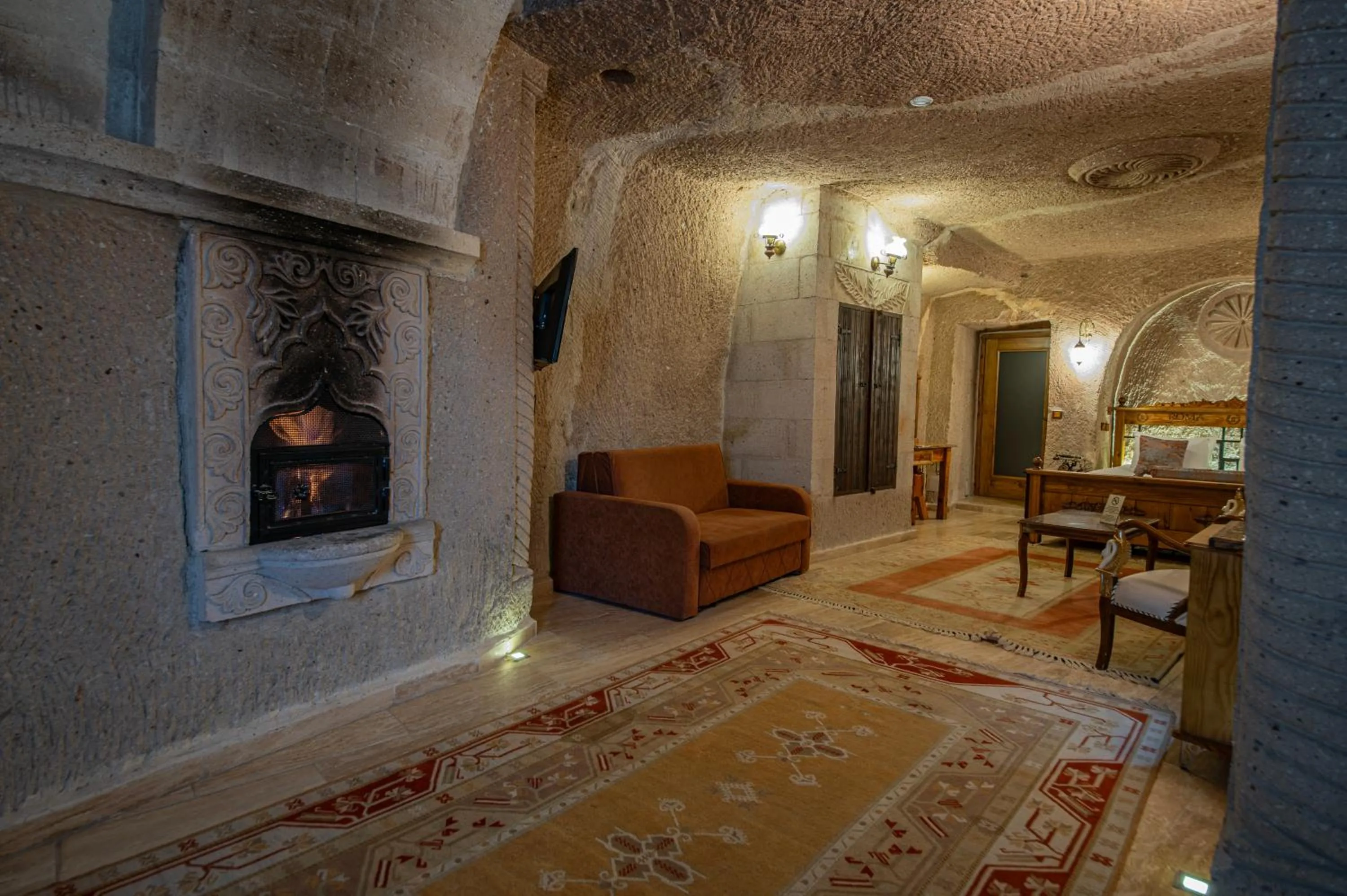Massage in Roma Cave Suite