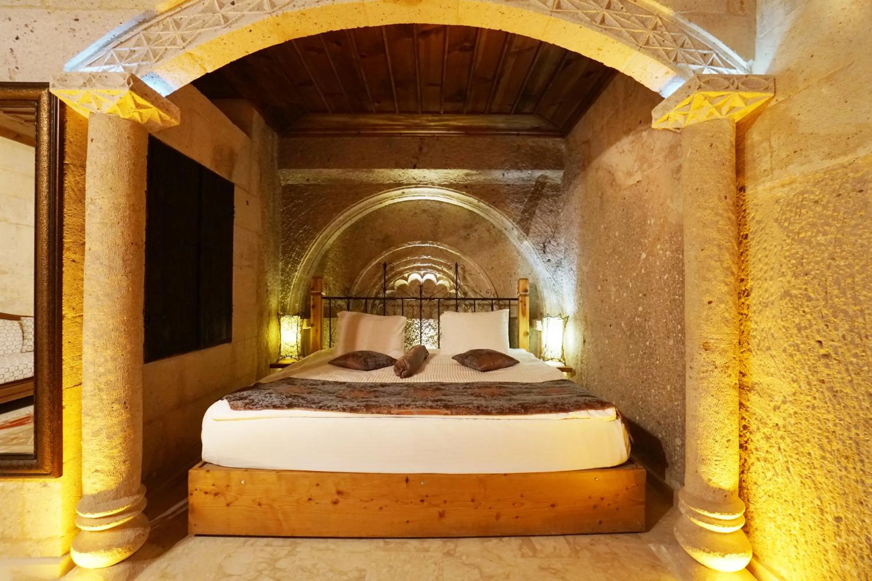 Bed in Roma Cave Suite