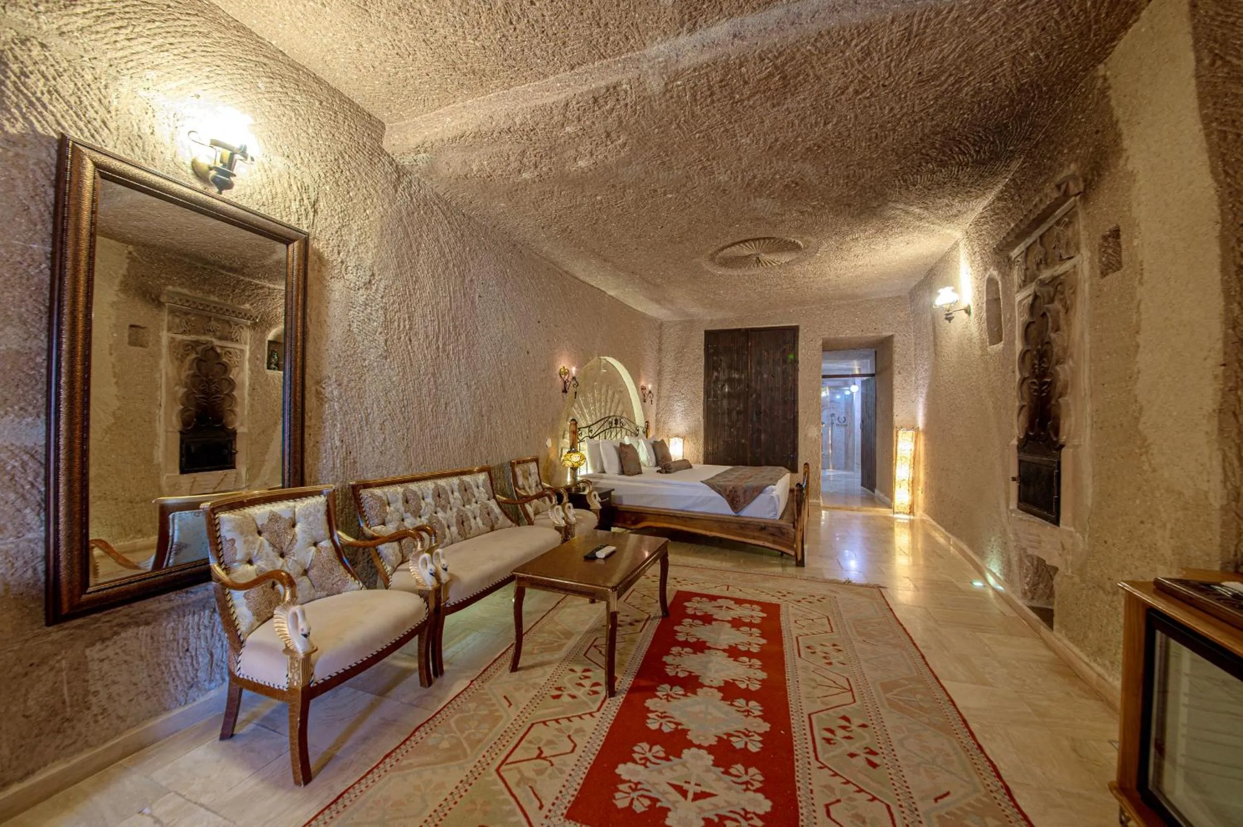Massage in Roma Cave Suite