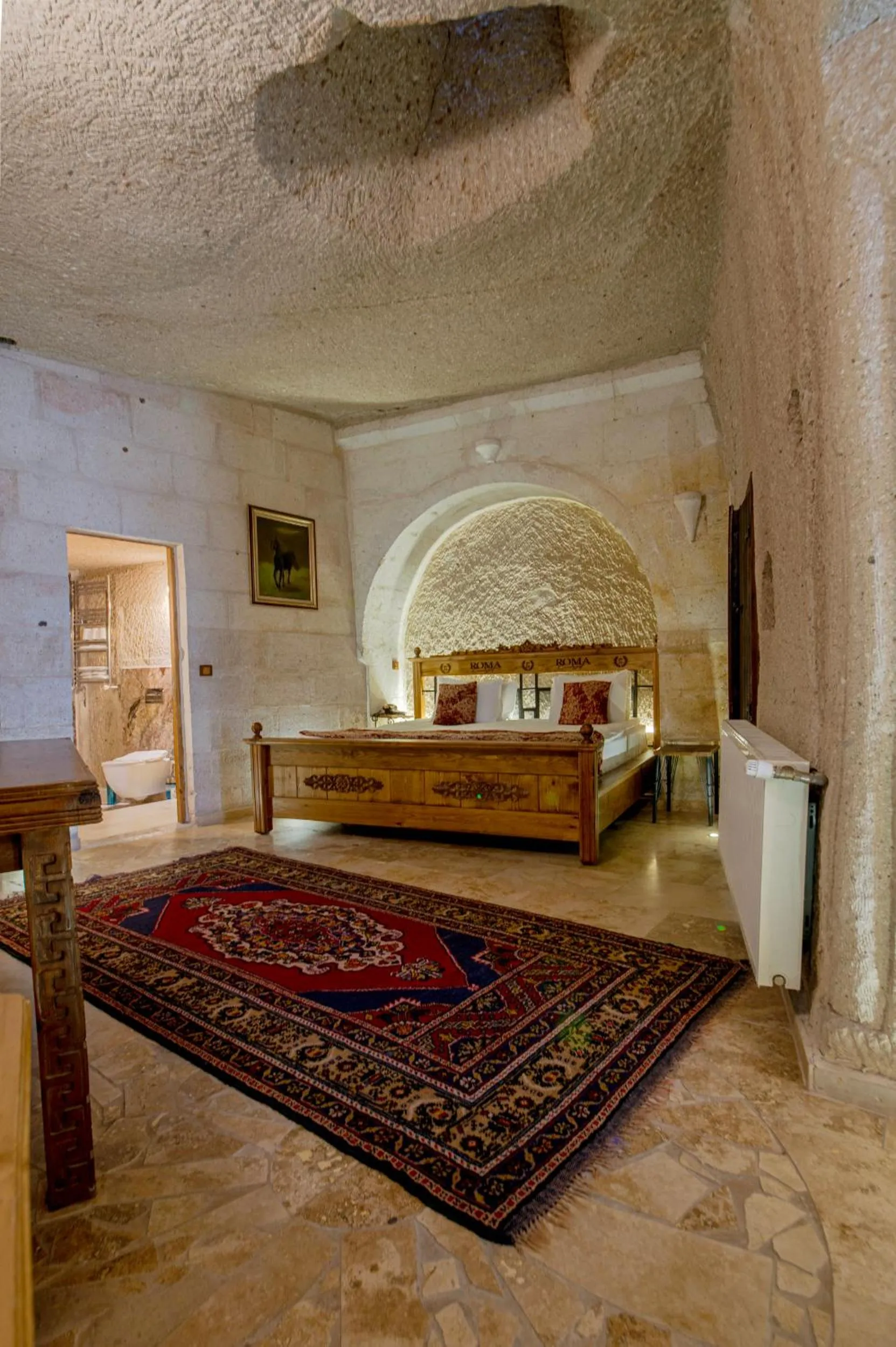 Massage, Bed in Roma Cave Suite