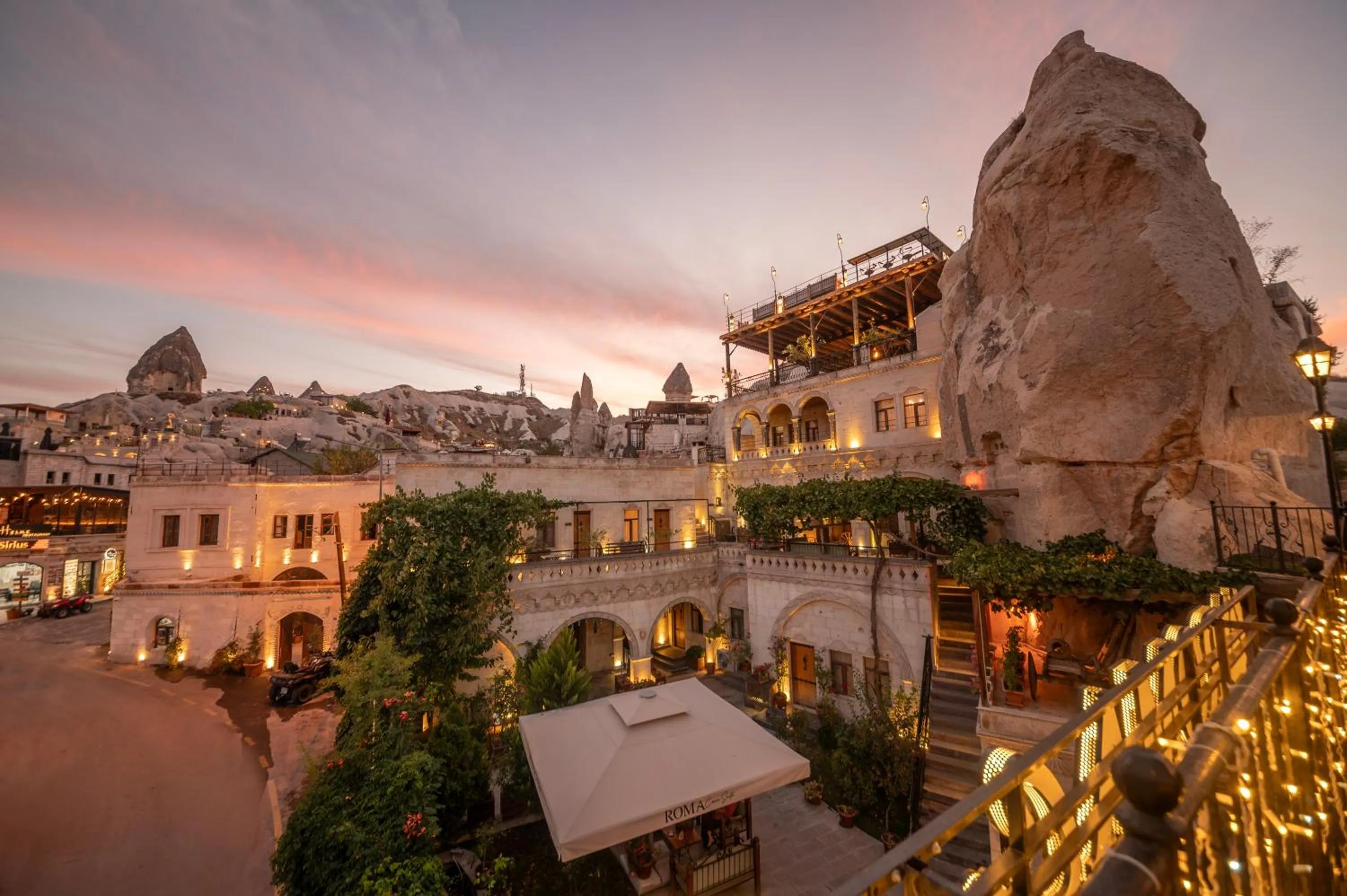 Property building in Roma Cave Suite