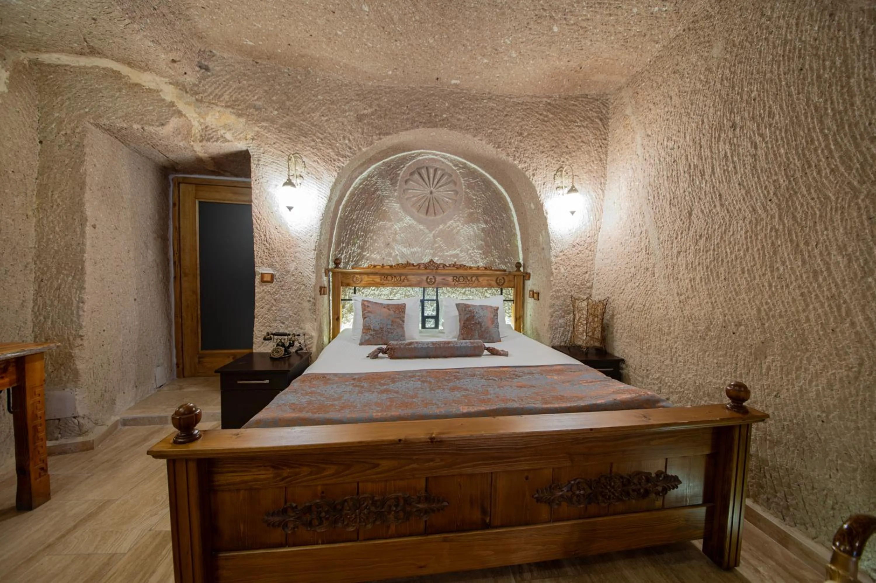 Bed in Roma Cave Suite
