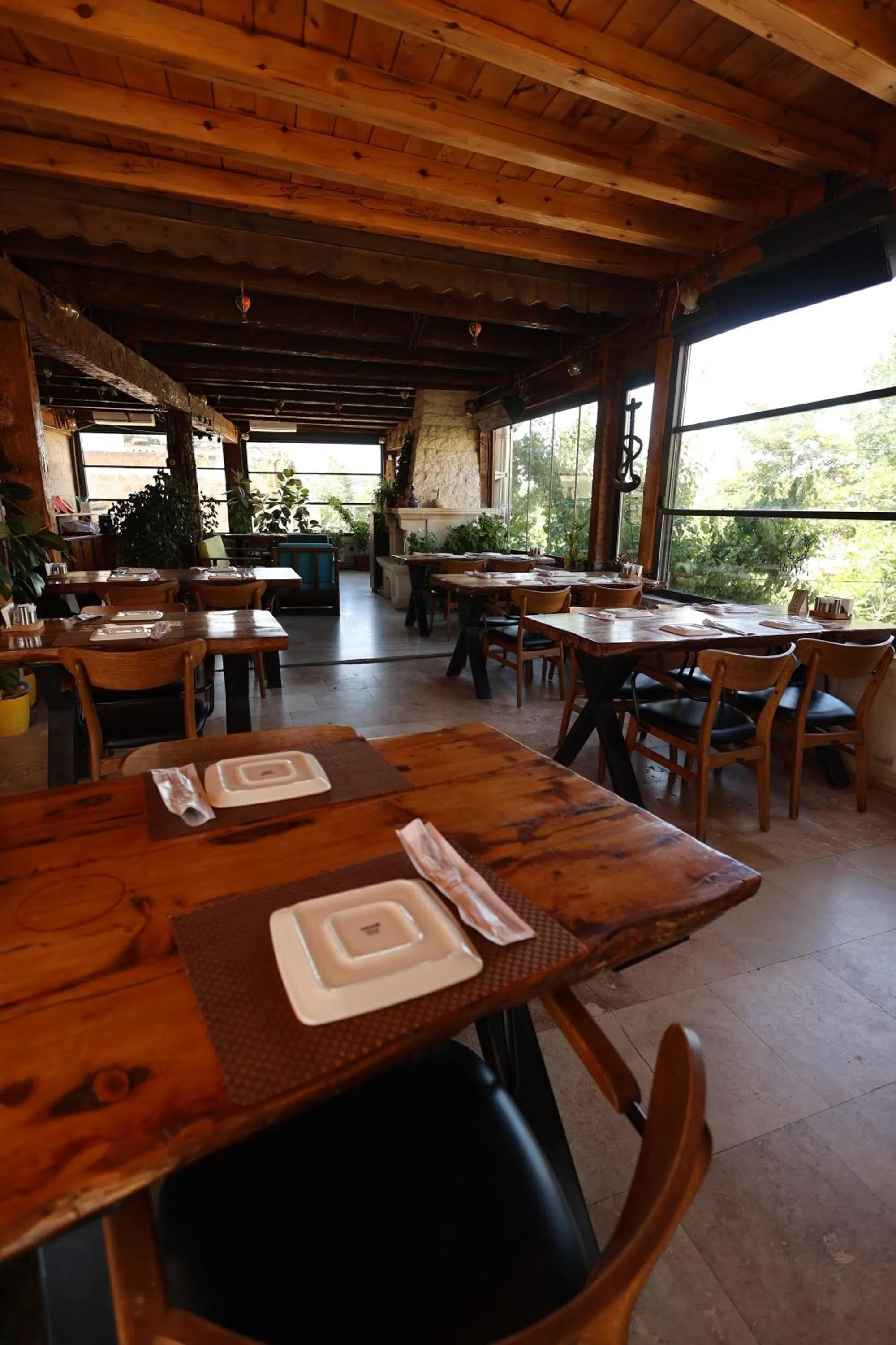 Restaurant/places to eat in Roma Cave Suite