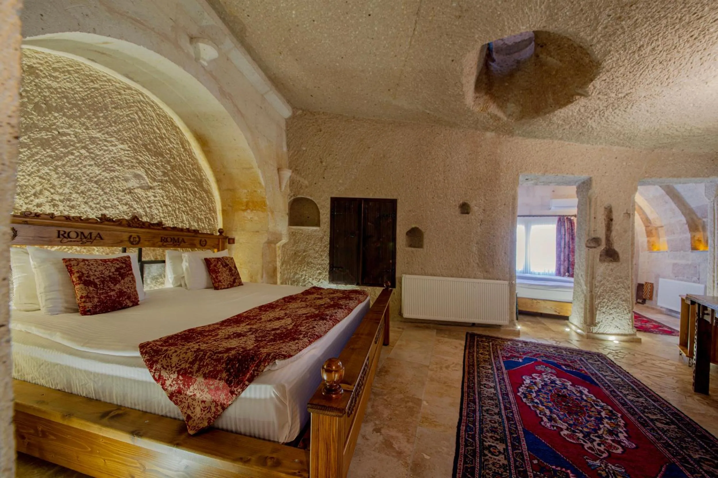 Massage, Bed in Roma Cave Suite