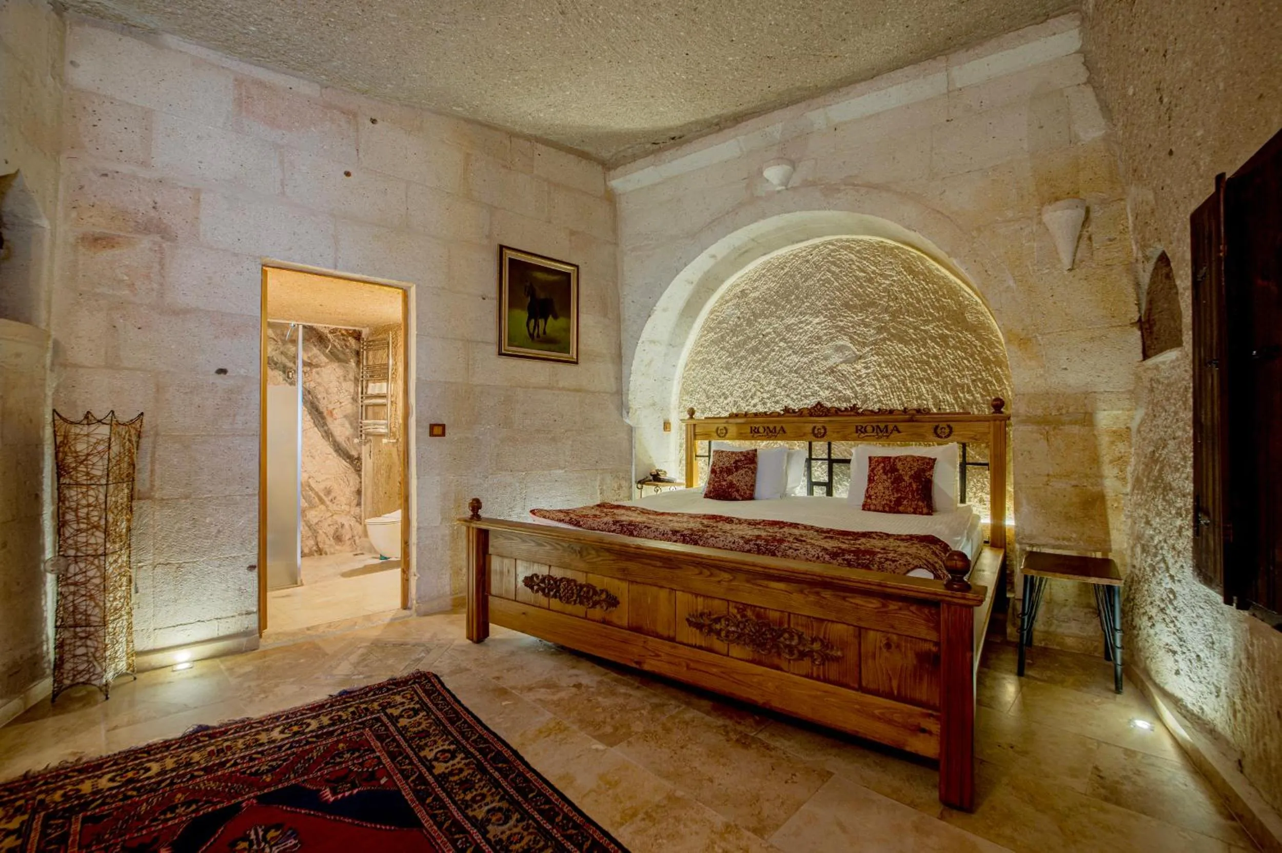 Massage, Bed in Roma Cave Suite