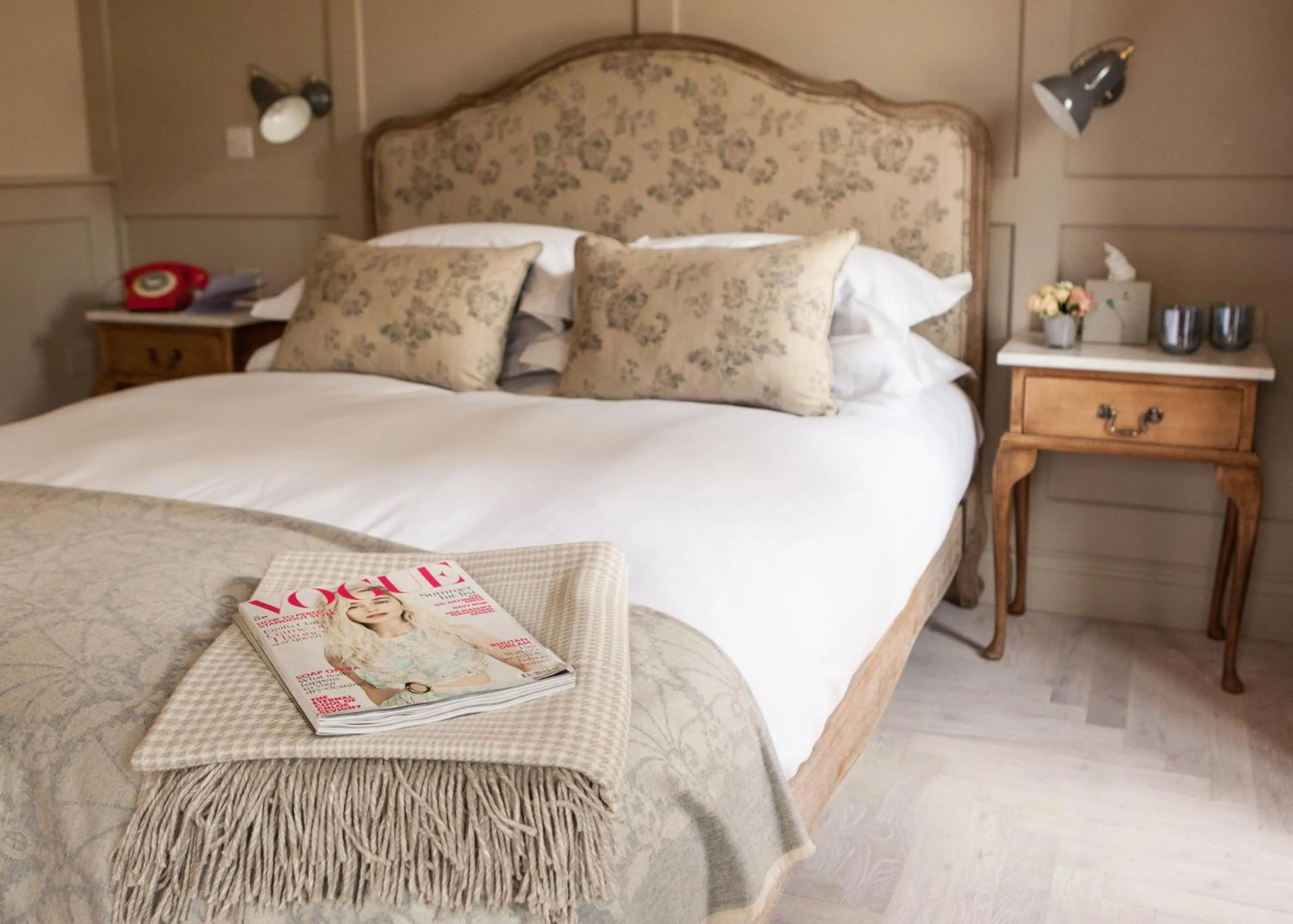 Bed in The Greyhound on the Test Hotel