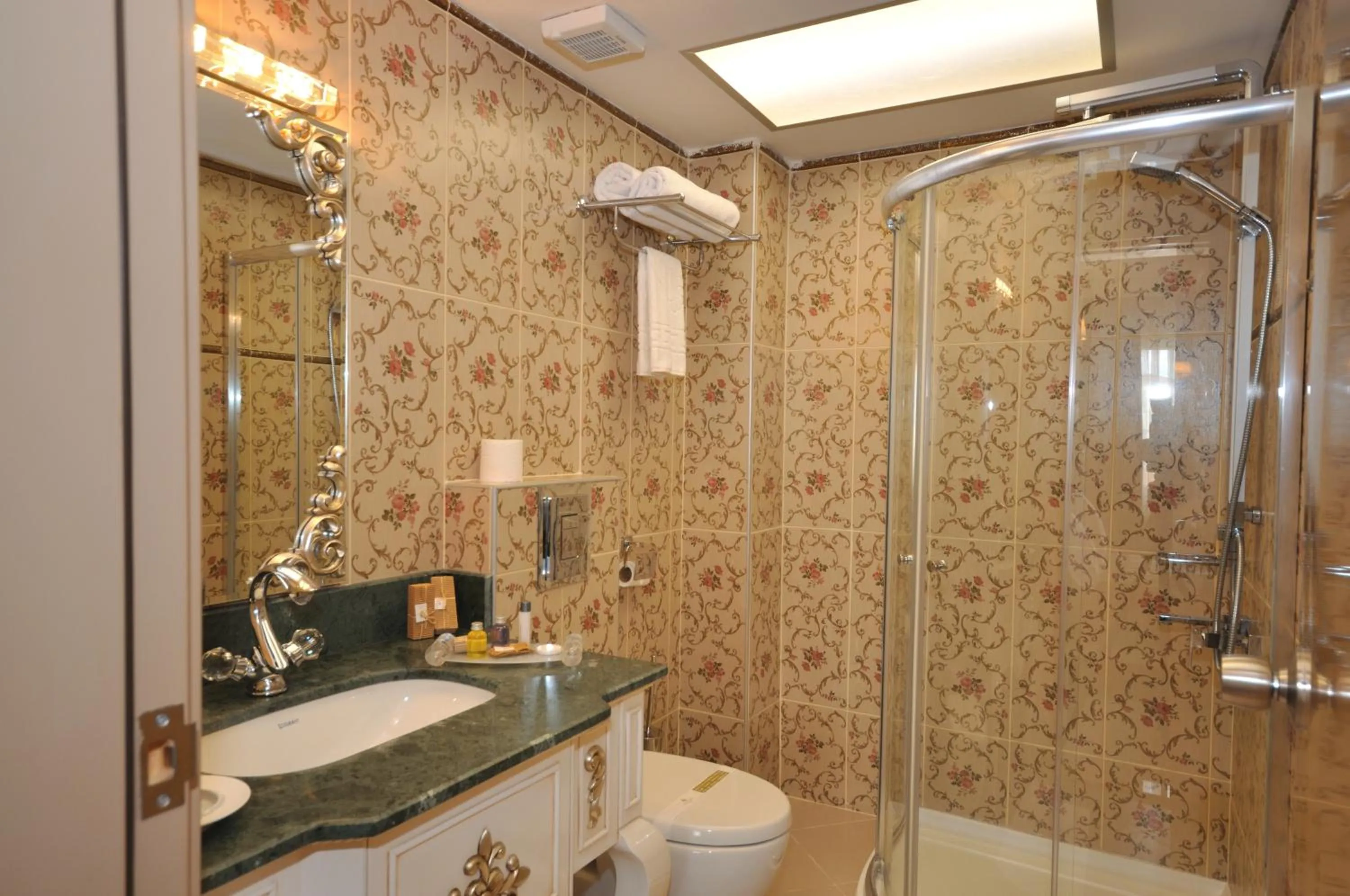 Shower in Grand Atakum Hotel