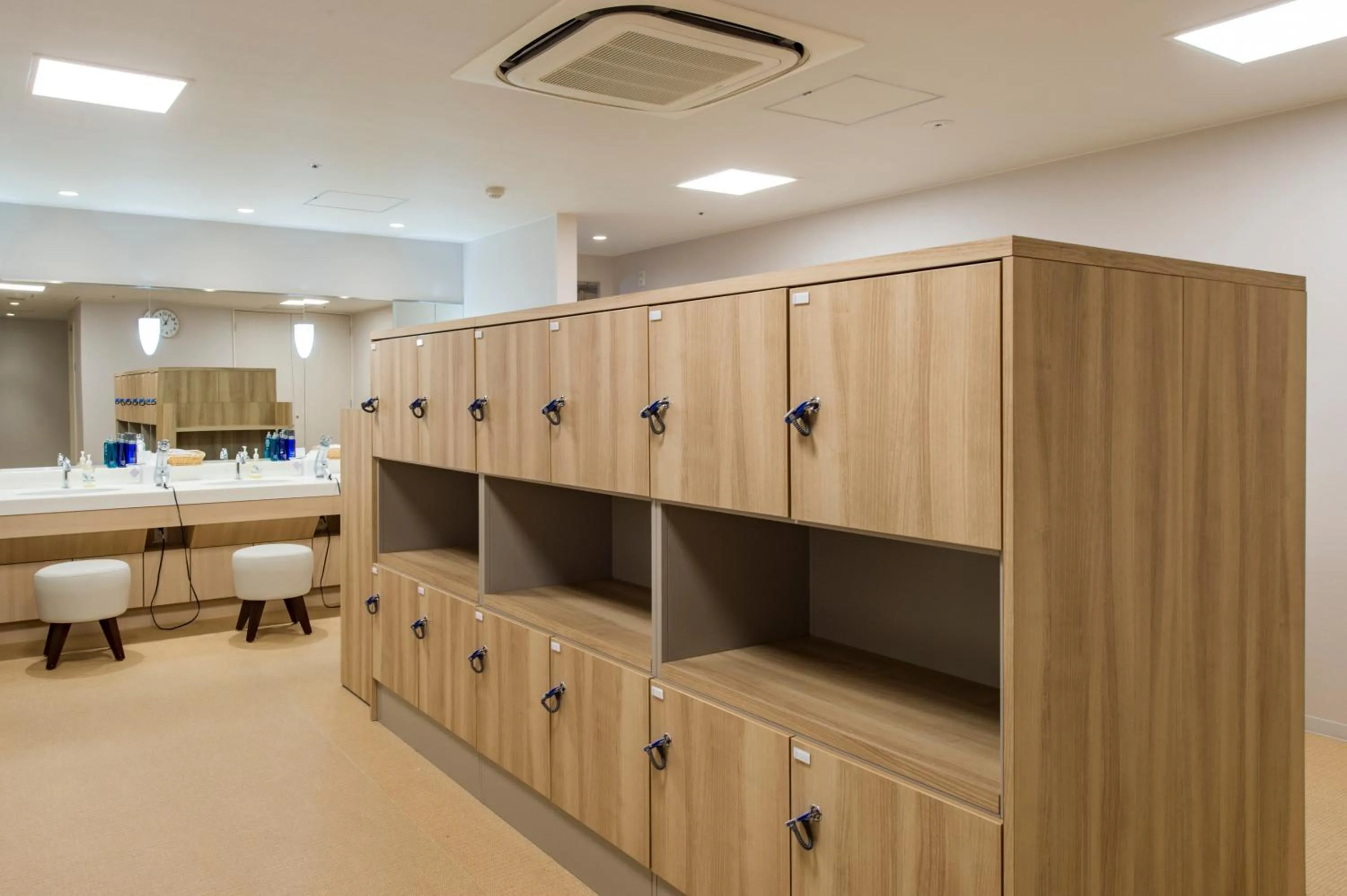 Public Bath in Hotel Ole