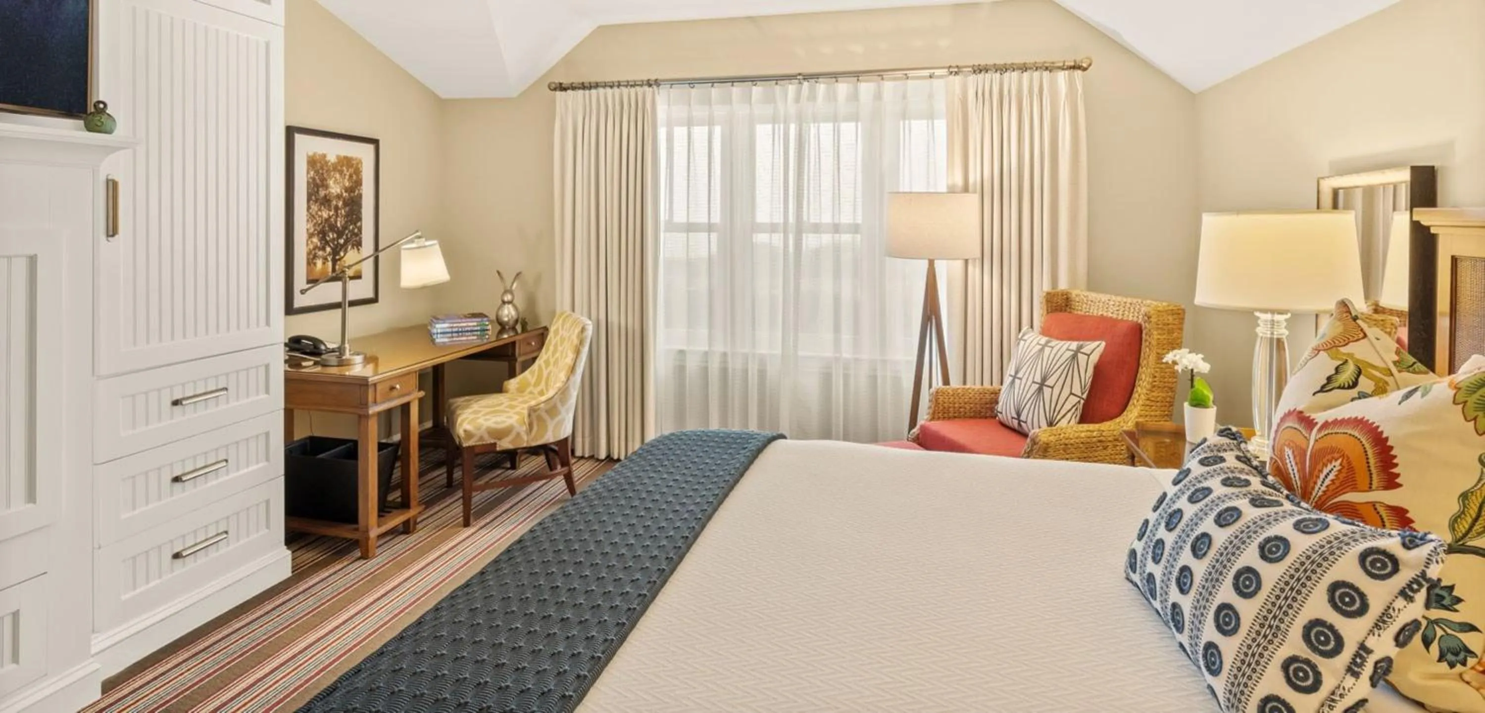 Bedroom, Bed in Inn By the Sea