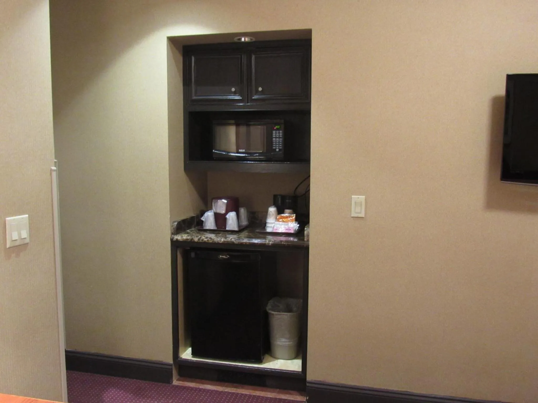 TV/Entertainment Center in Hotel Newton