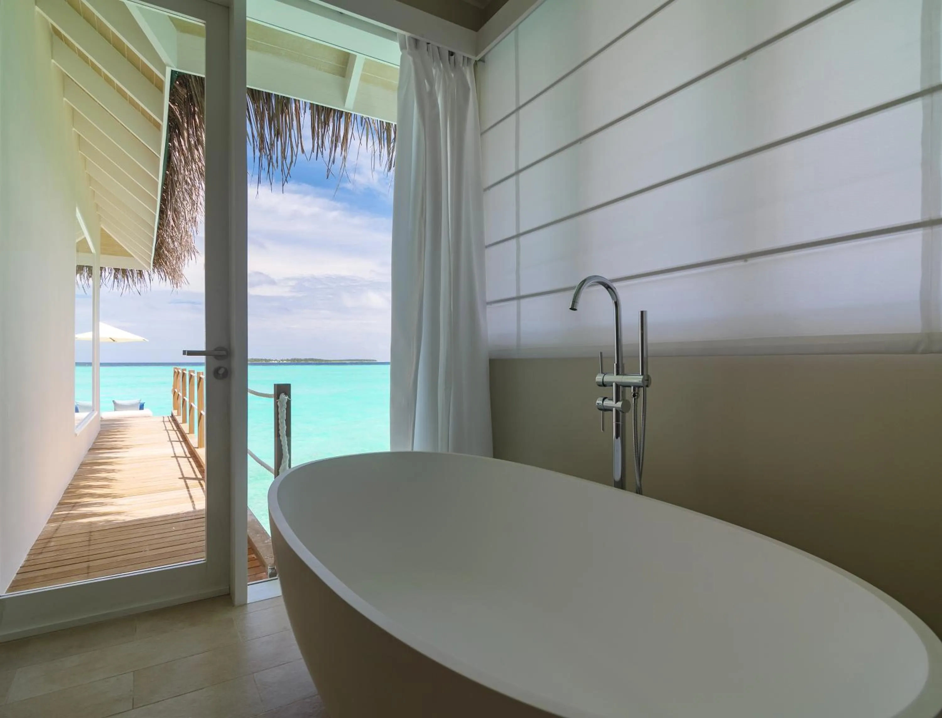 Bath in Baglioni Resort Maldives - Luxury All Inclusive